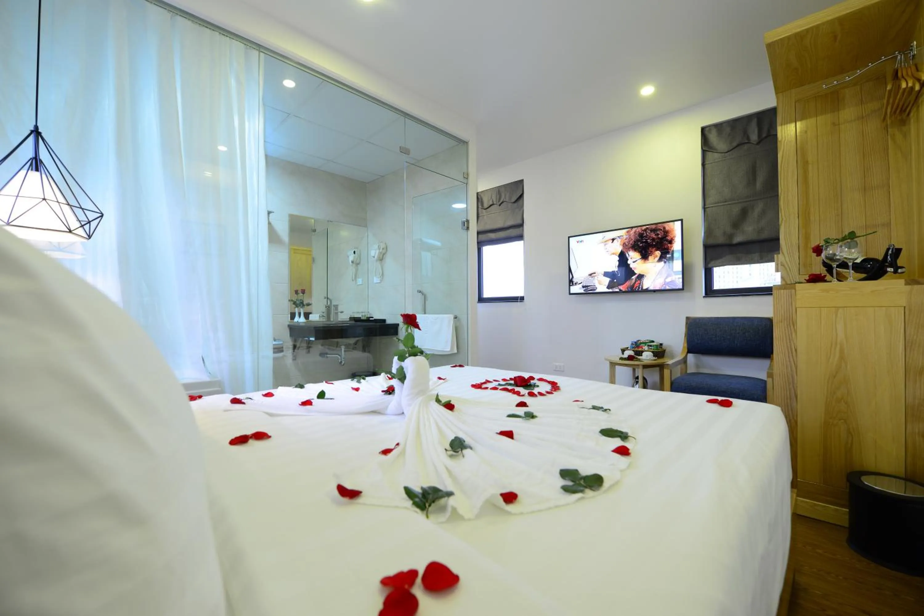 Bedroom, Bed in Blue Hanoi Inn Luxury Hotel