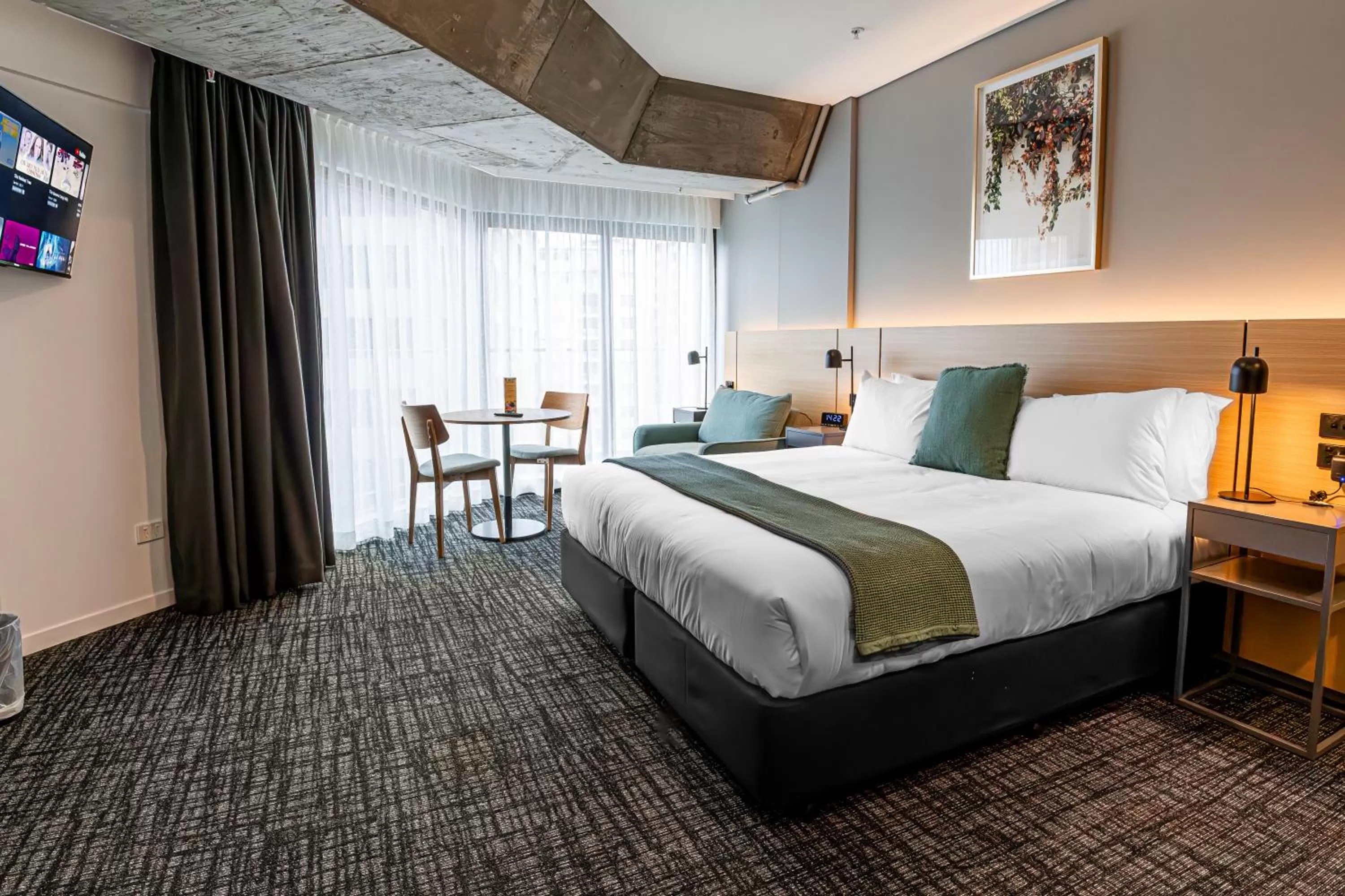 Photo of the whole room, Bed in Song Hotel Sydney