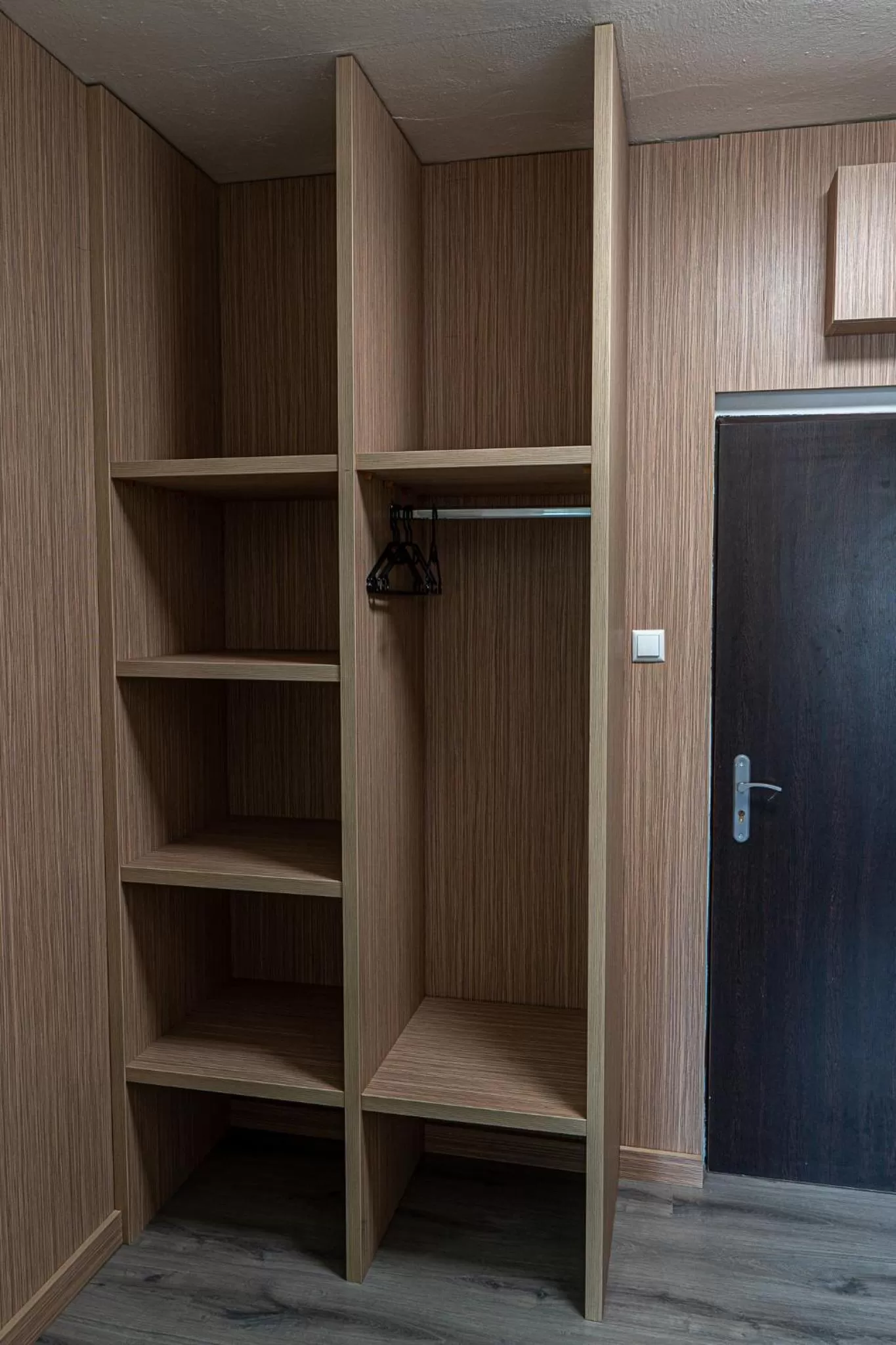 wardrobe in Hotel Garni