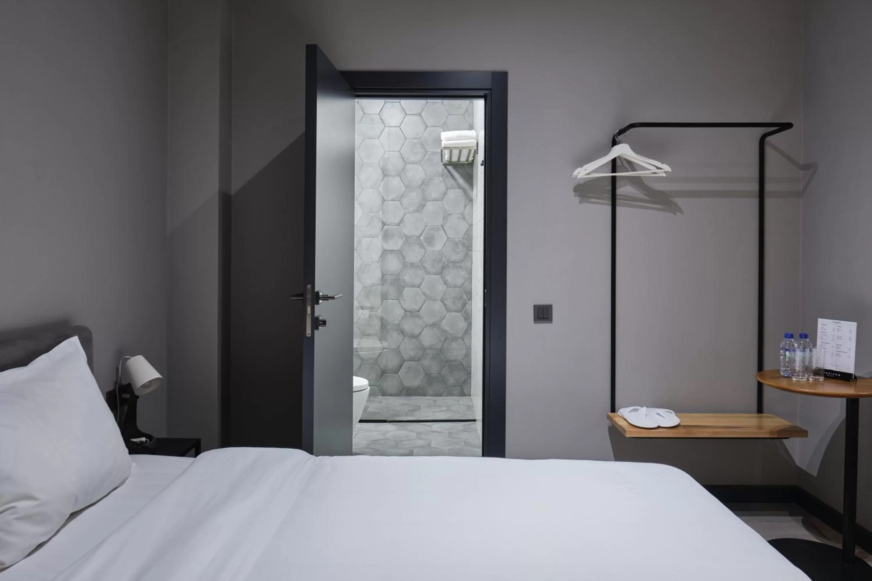 Photo of the whole room, Bed in Sapiens Hotel