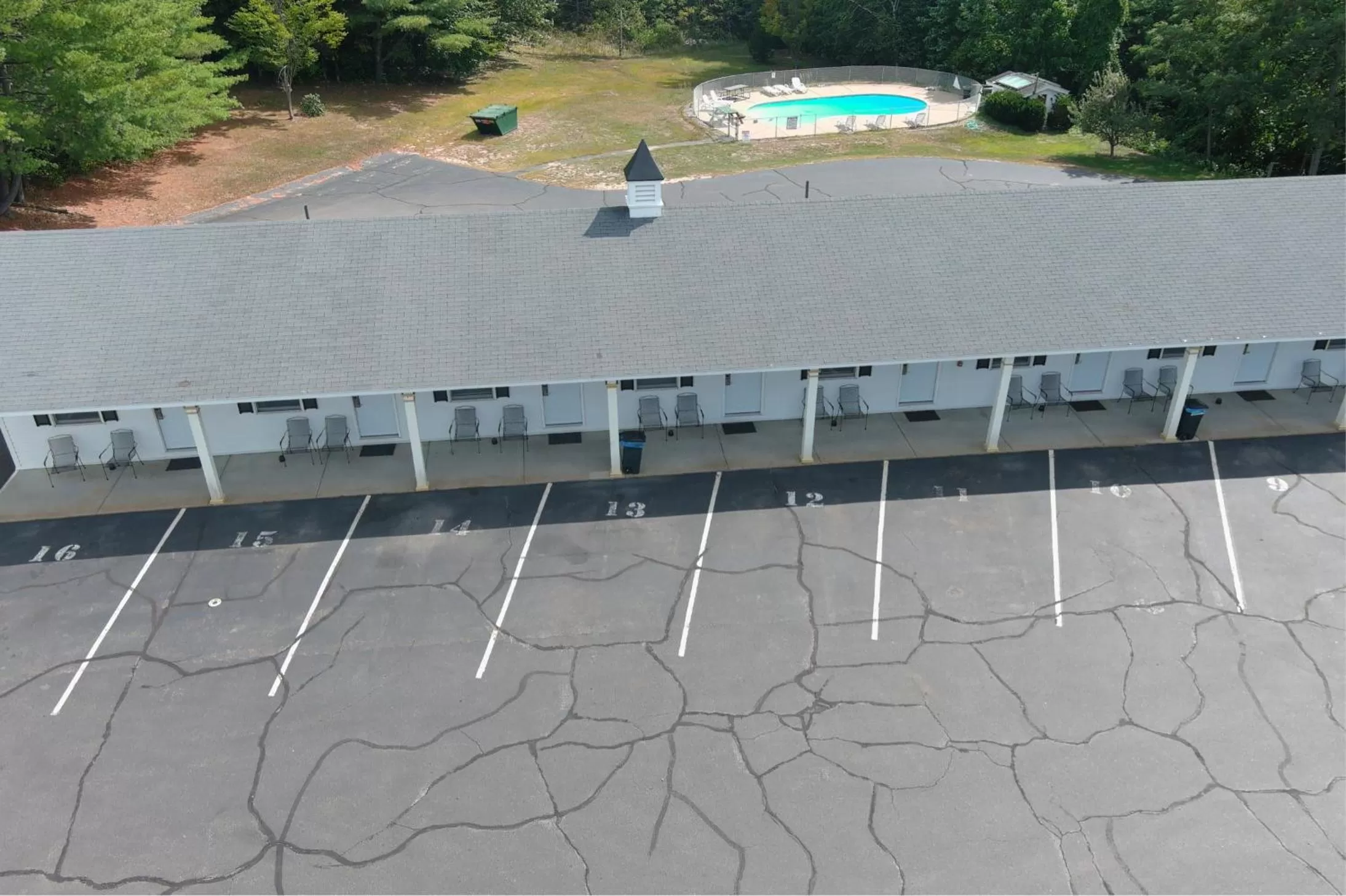 Pool view in Colonial Motel