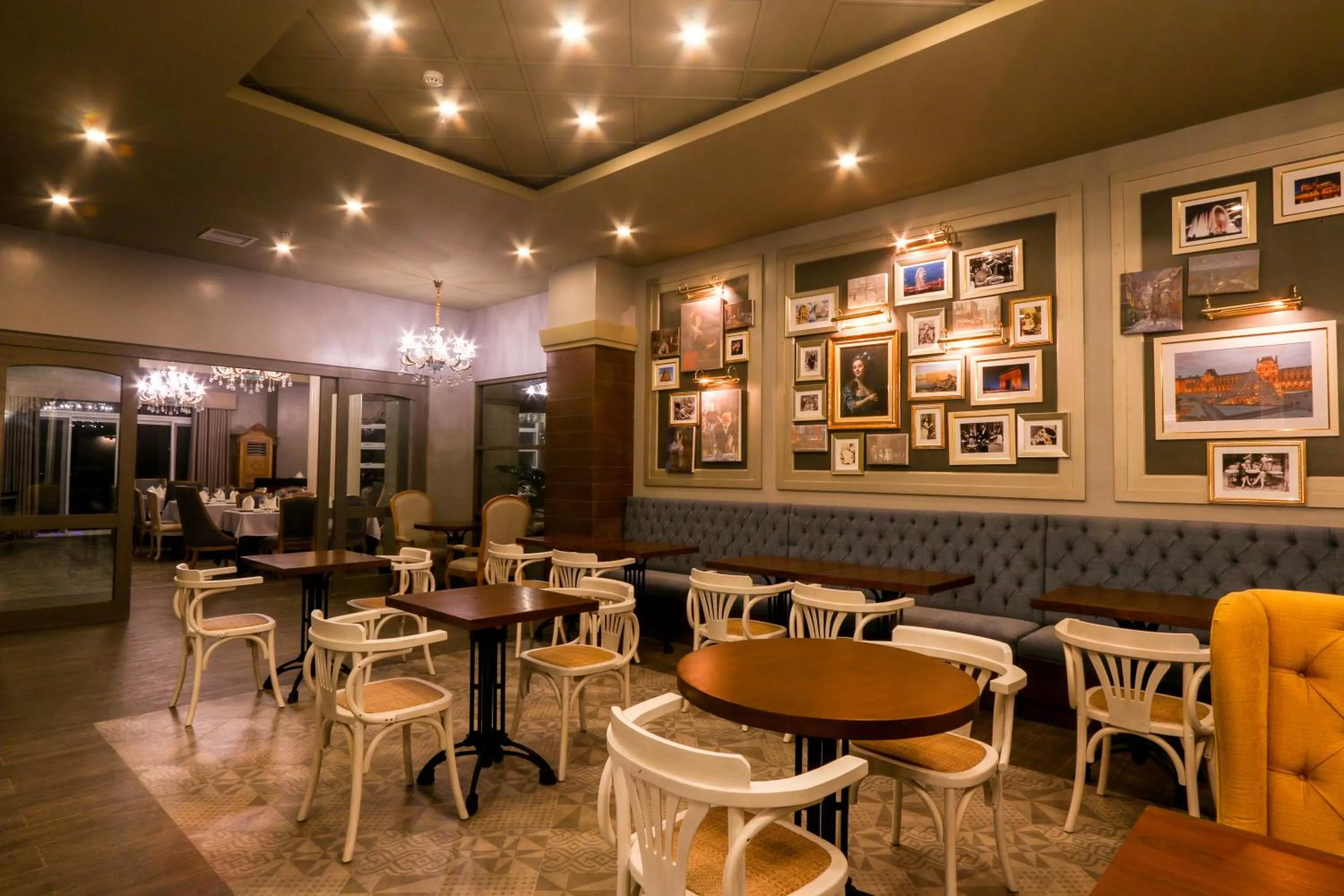 Restaurant/places to eat in Hotel Carlito Tagaytay