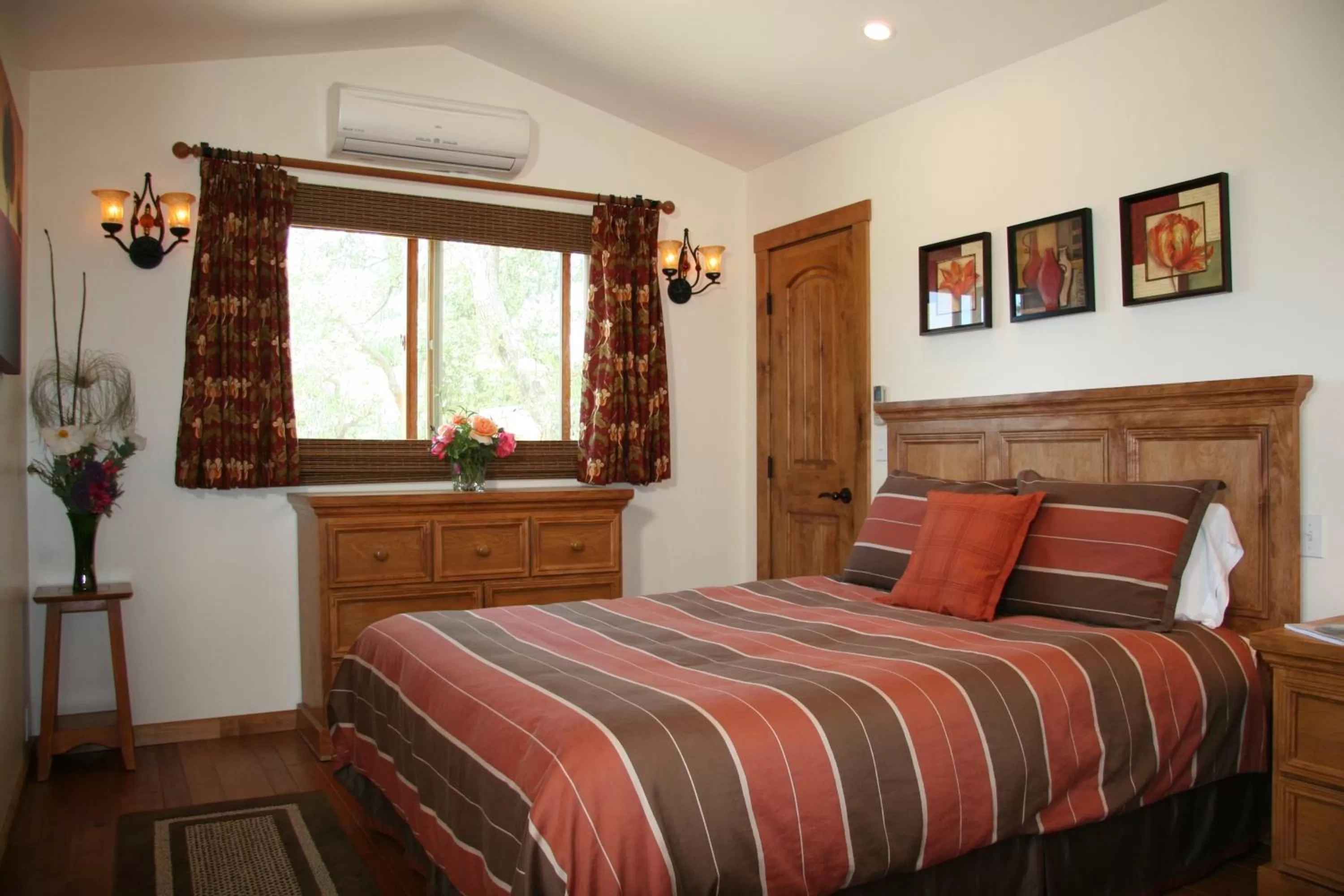 Bedroom, Bed in Ojai Retreat & Inn