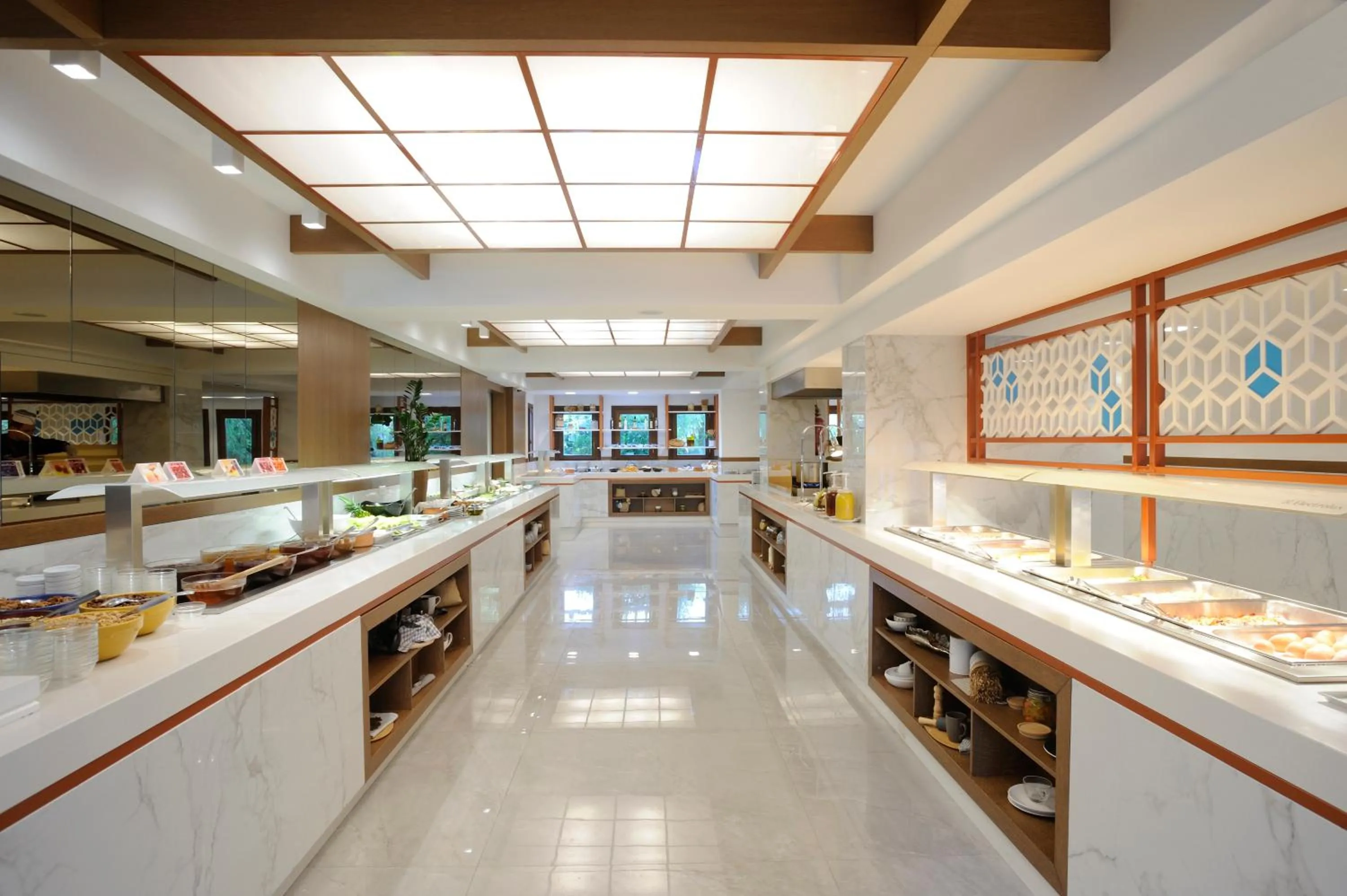 Restaurant/places to eat in Atrium Ambiance Hotel