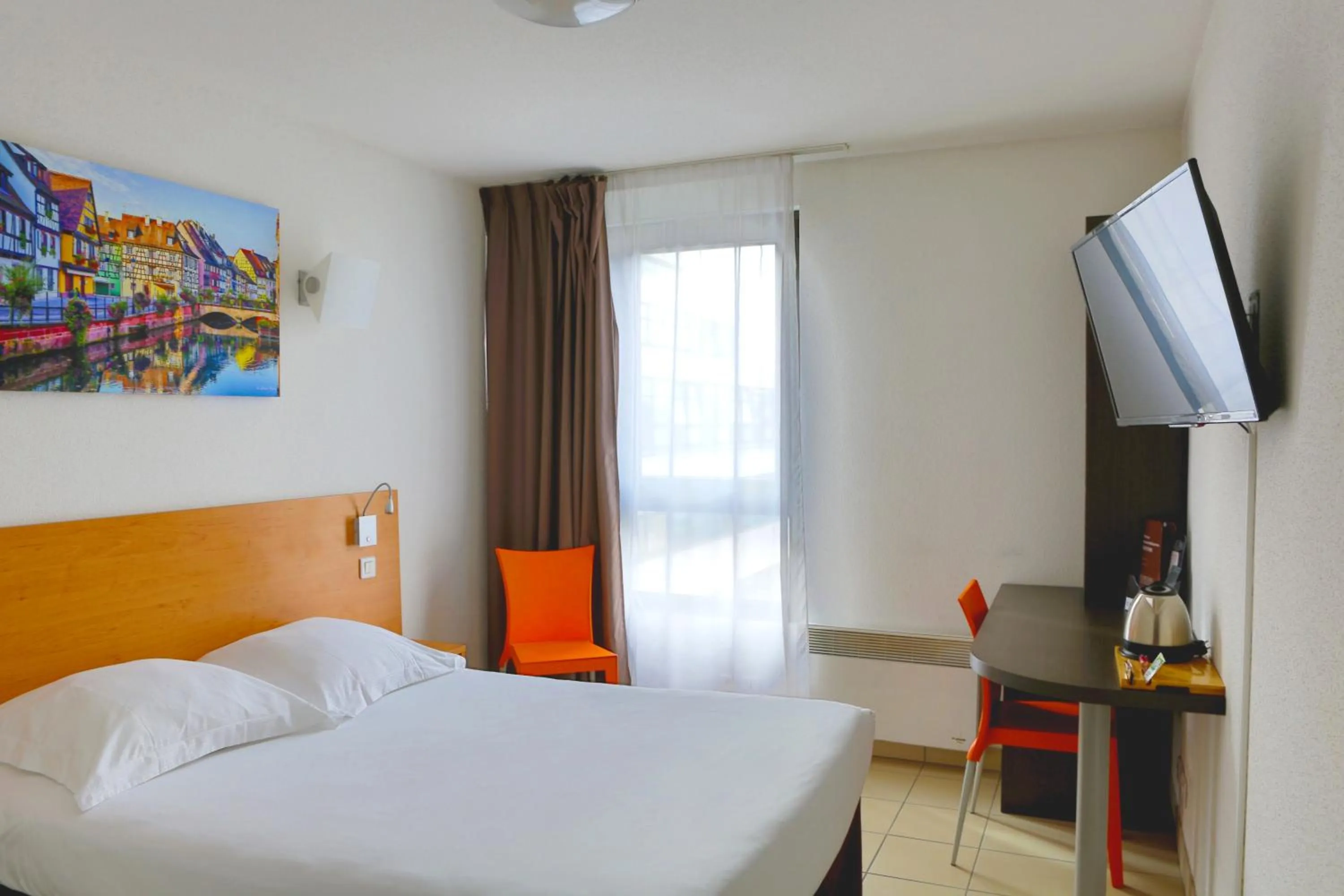 Bed in Cerise Strasbourg Appart Hotel