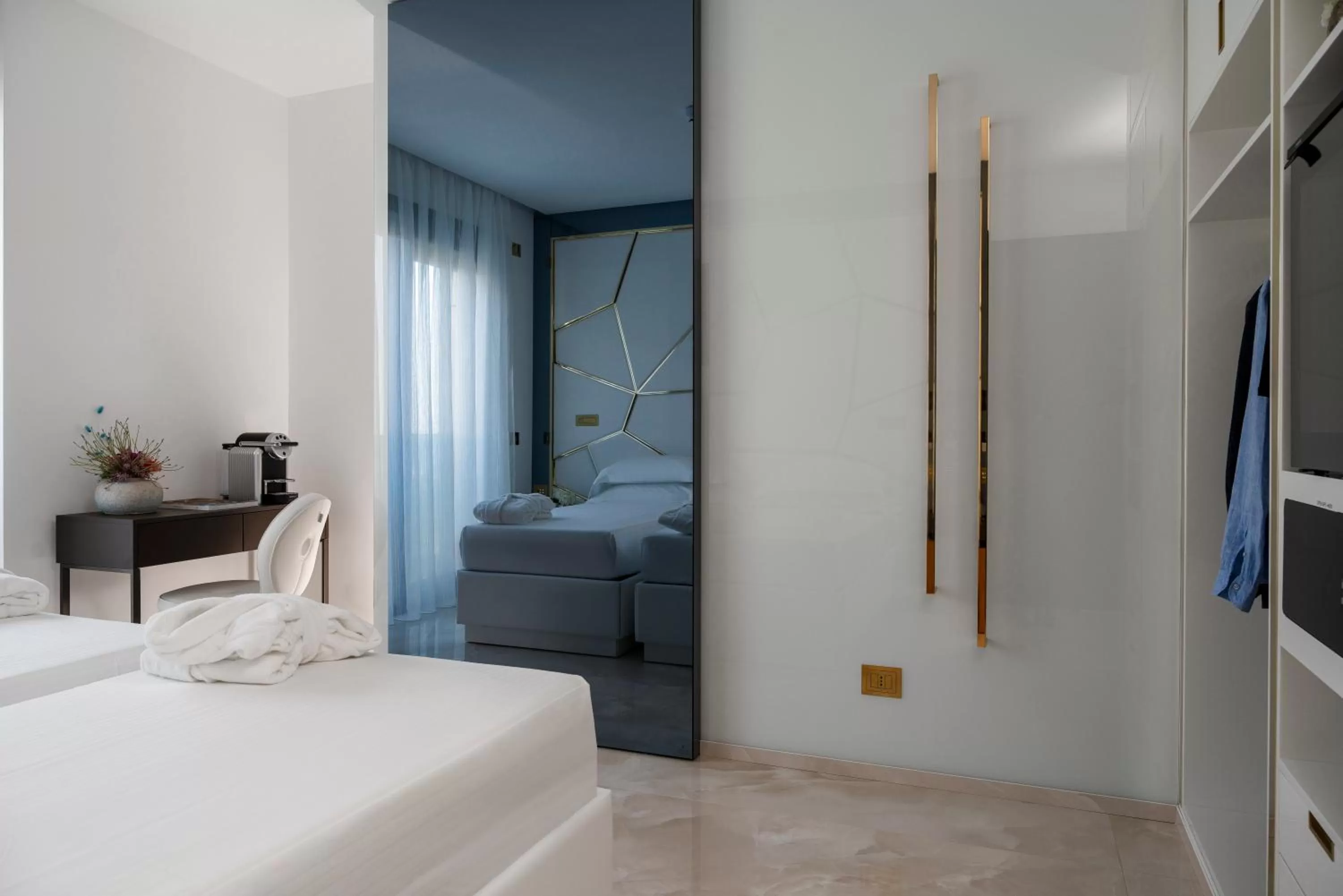 TV and multimedia, Bed in The Promenade Luxury Wellness Hotel