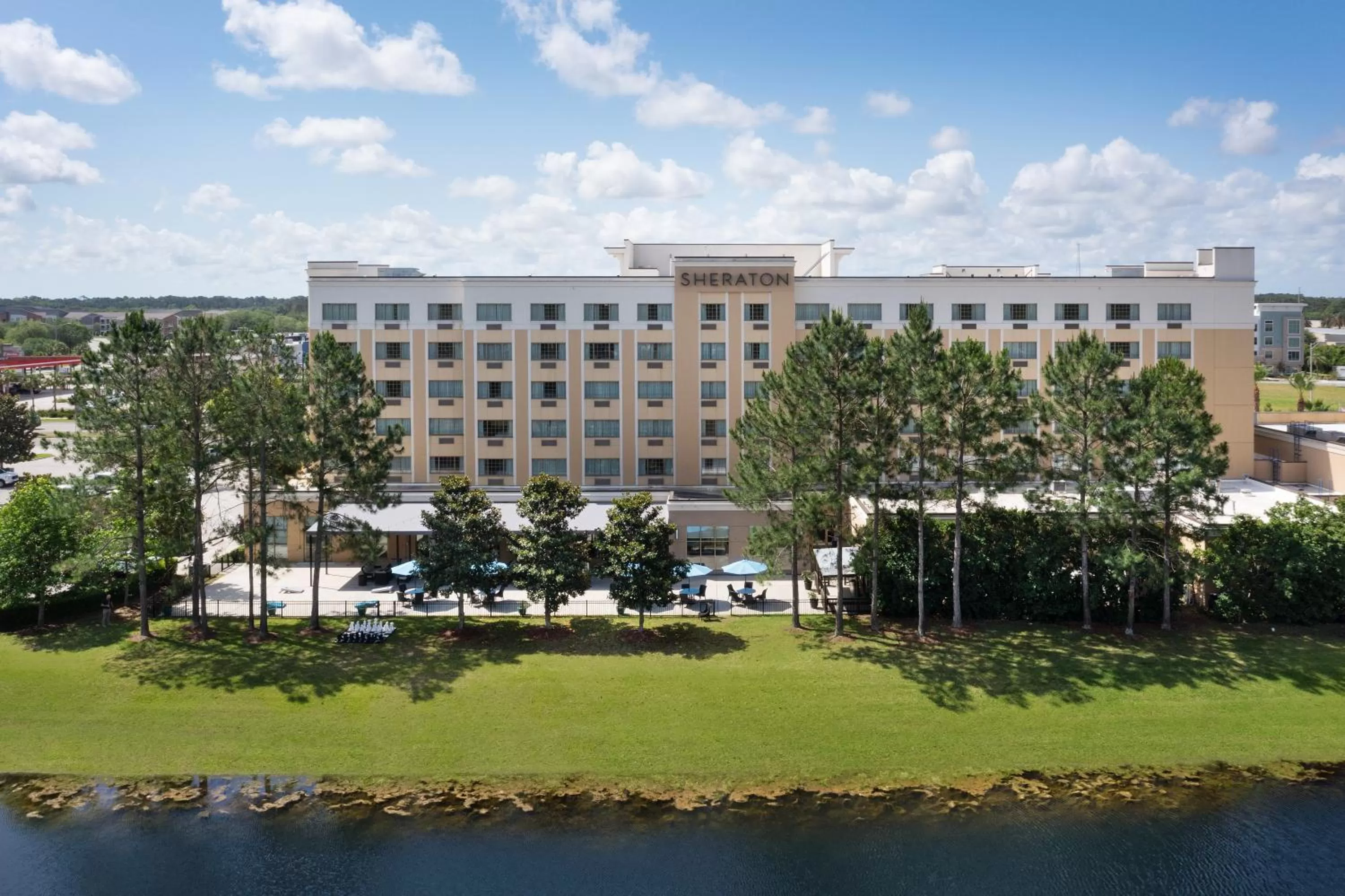 Property building in Sheraton Jacksonville Hotel
