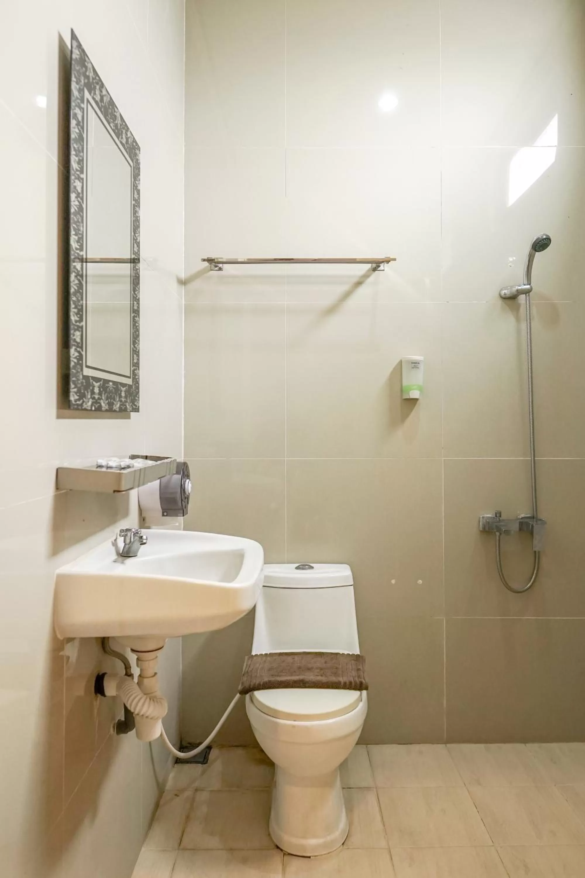 Bathroom in Airlangga Hotel