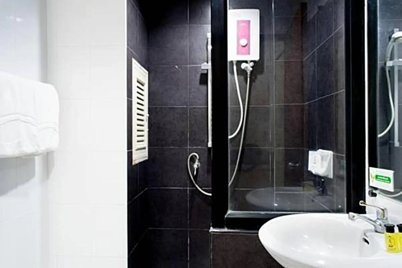 Shower in Star 3 Hotel and Residence