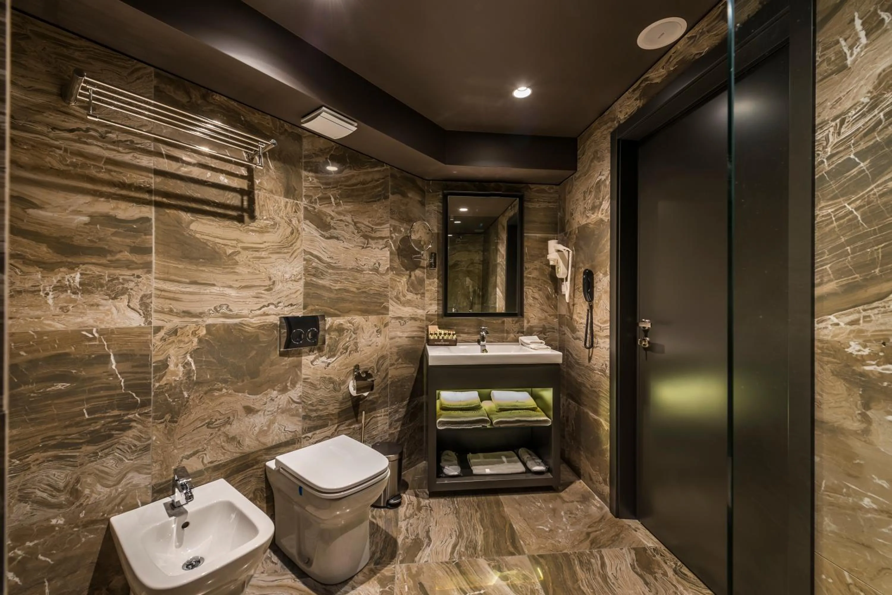 Shower in All Seasons Residence Design Hotel - Free parking