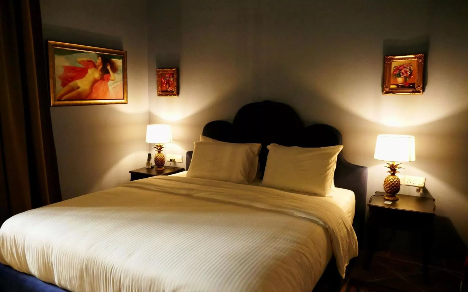 Bathroom, Bed in Madama Residence