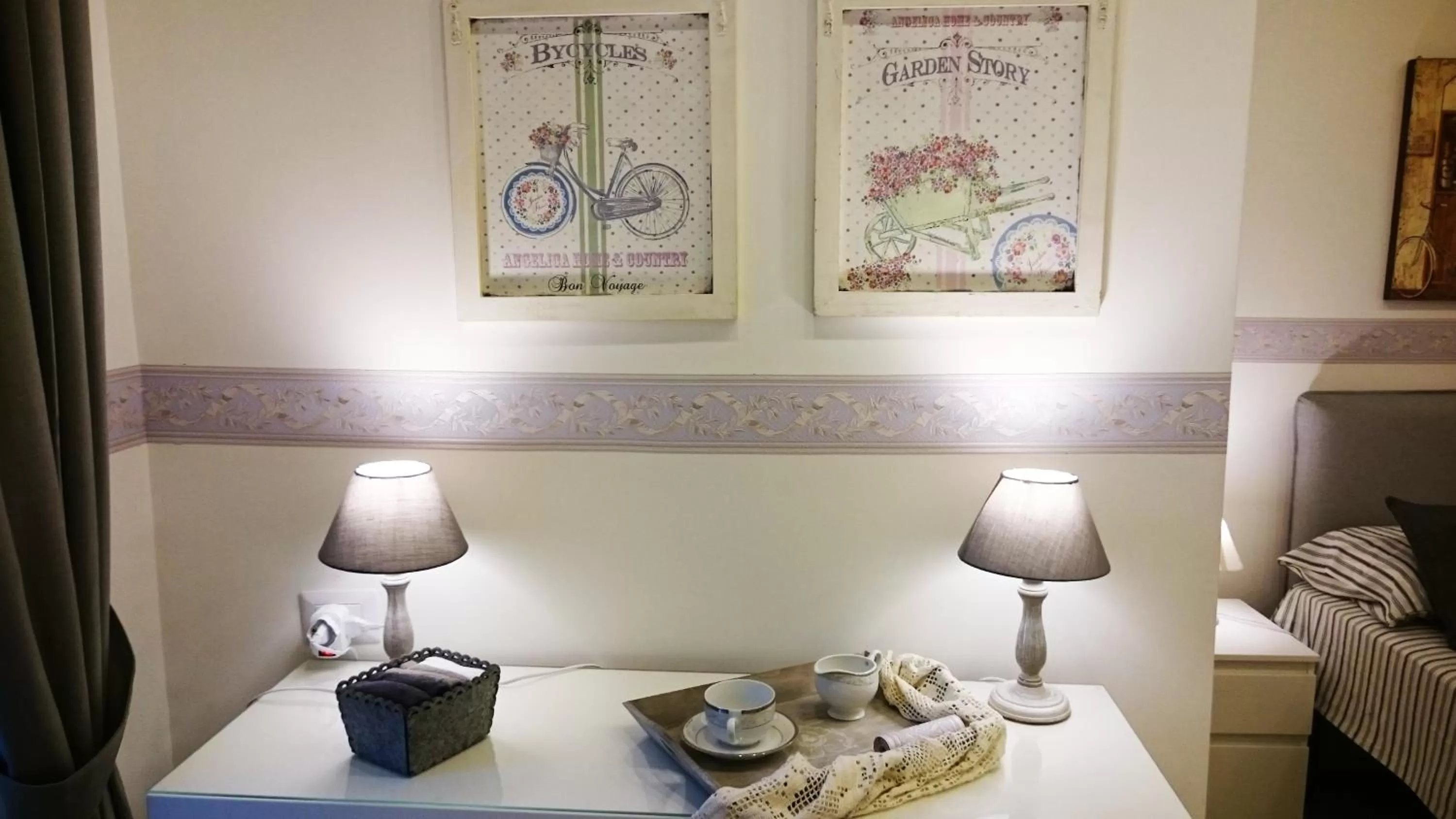 Decorative detail, Bed in Guantai 30