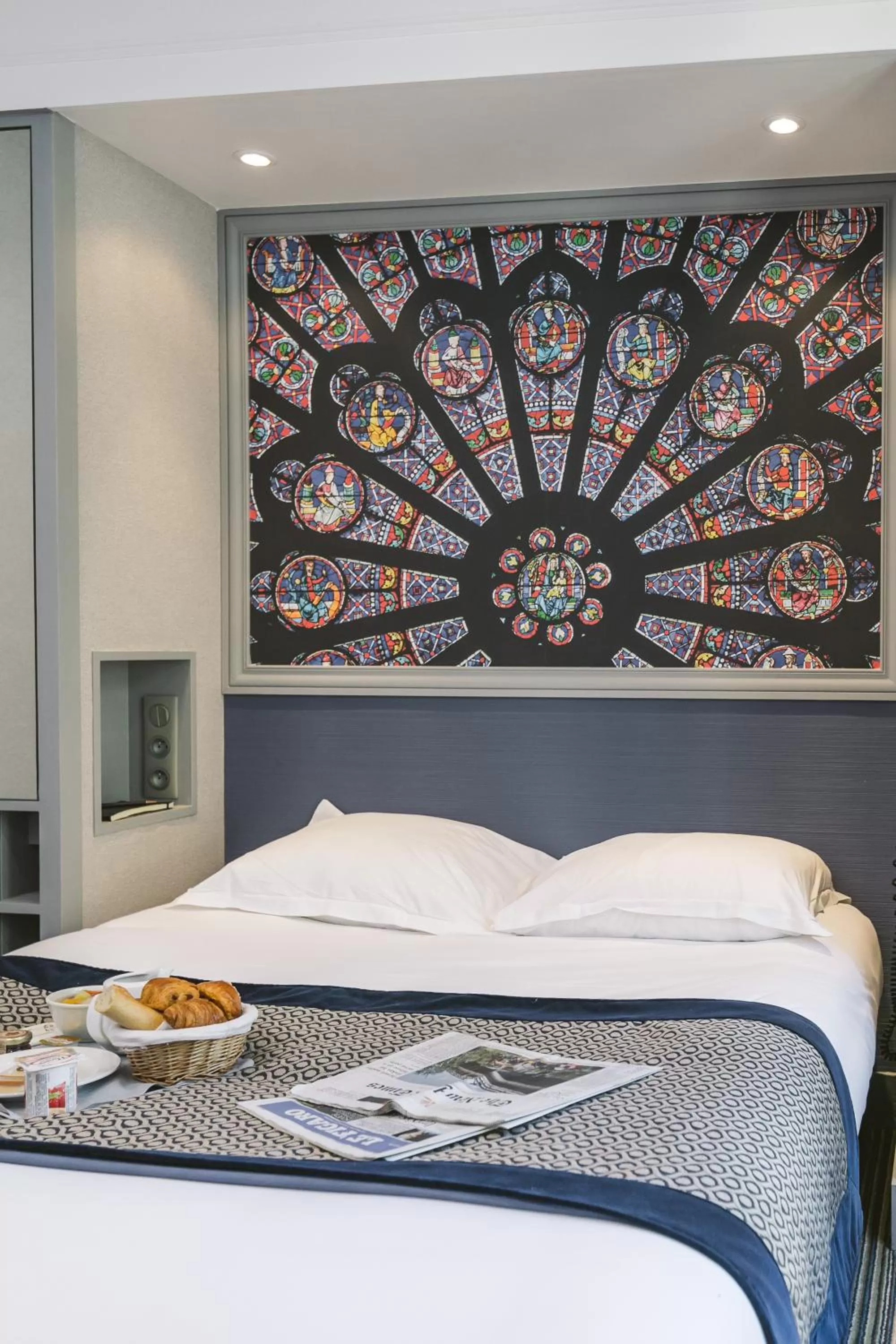 Photo of the whole room, Bed in Hotel Saint Christophe