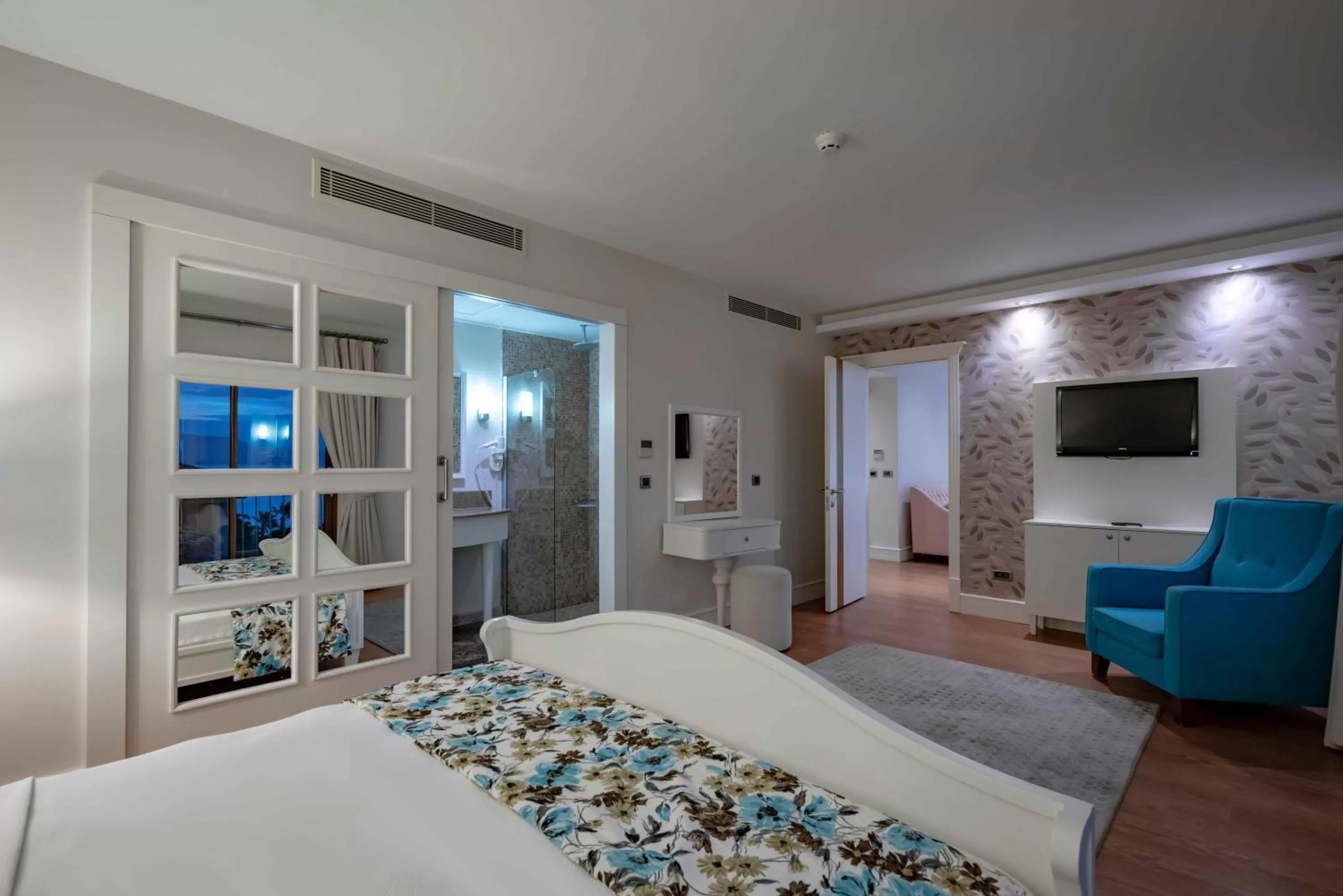 Bedroom in Royal Teos Thermal Resort Clinic & Spa - Halal Hotel