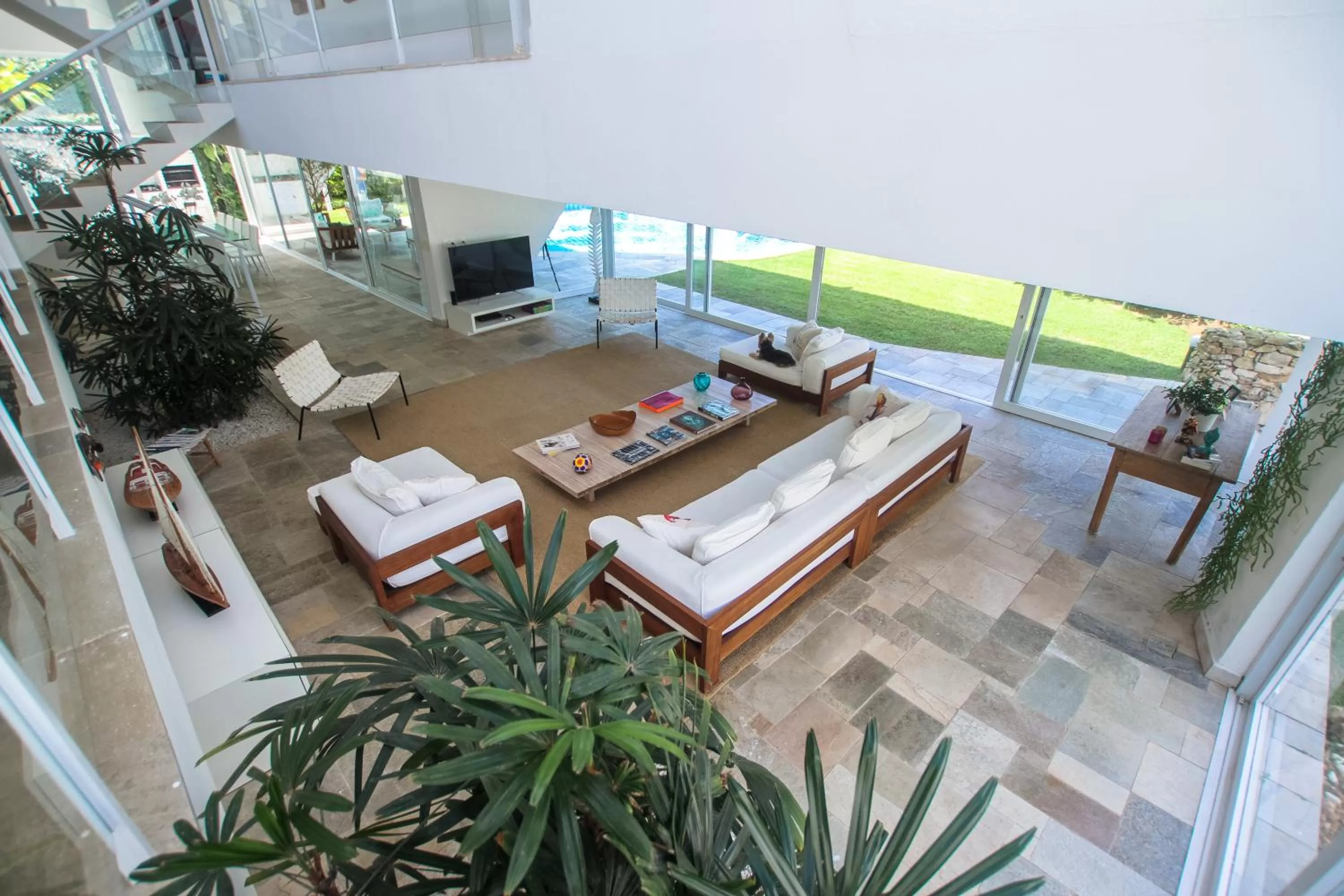 Communal lounge/ TV room in Guest House Guarujá