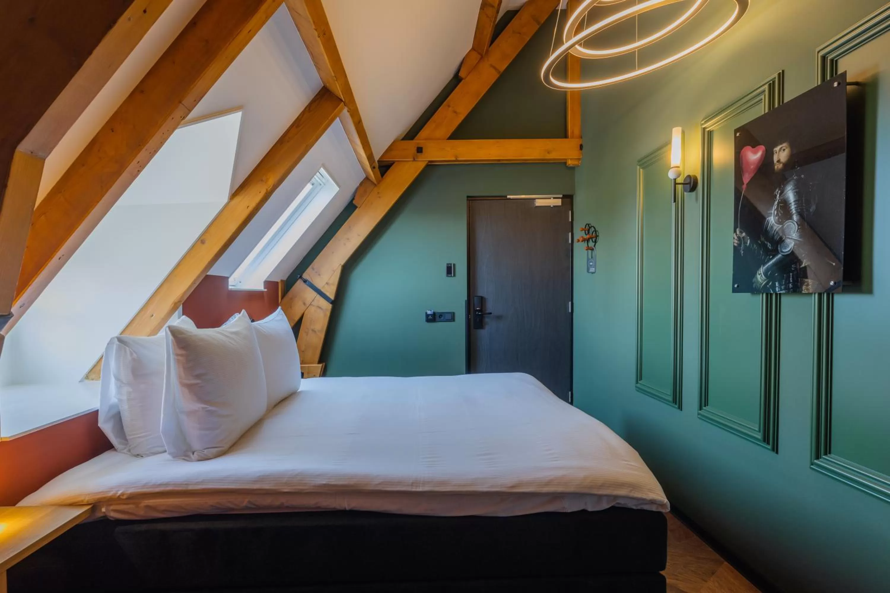 Photo of the whole room, Bed in Hotel St Joris I Kloeg Collection