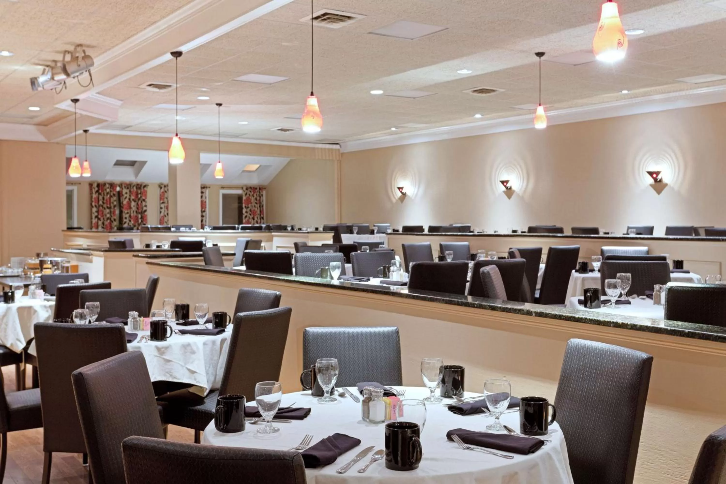 Restaurant/places to eat in DoubleTree by Hilton Cape Cod - Hyannis