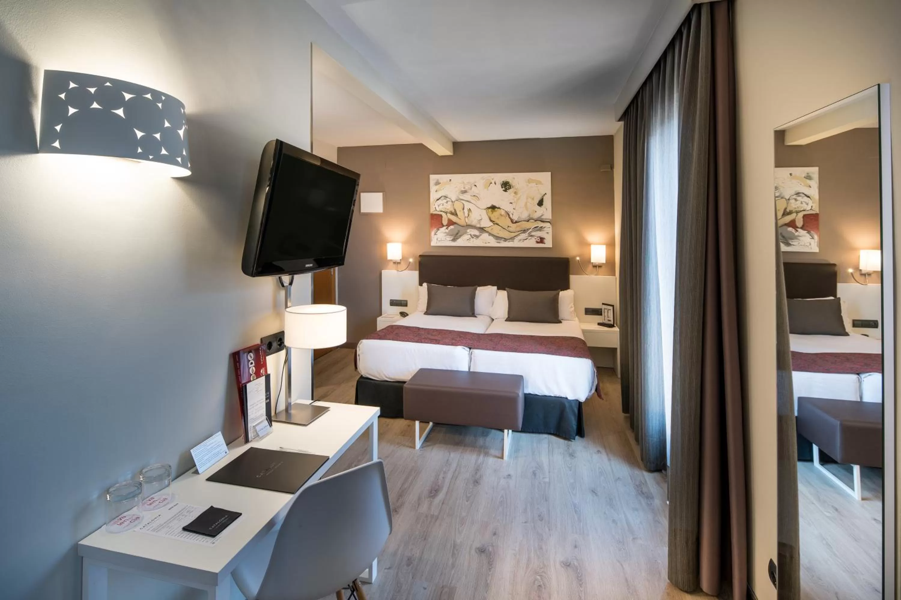 Photo of the whole room, Bed in Catalonia Castellnou