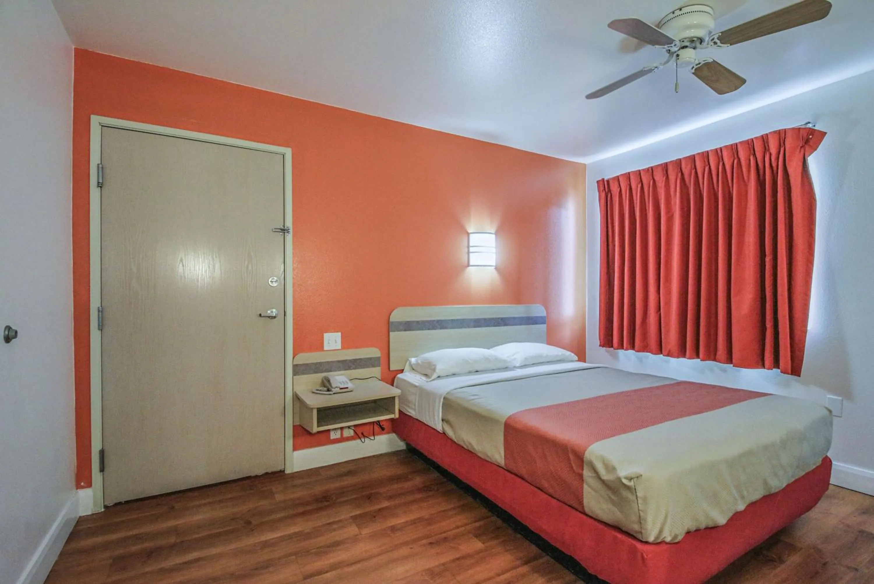 Photo of the whole room, Bed in Motel 6-Nephi, UT