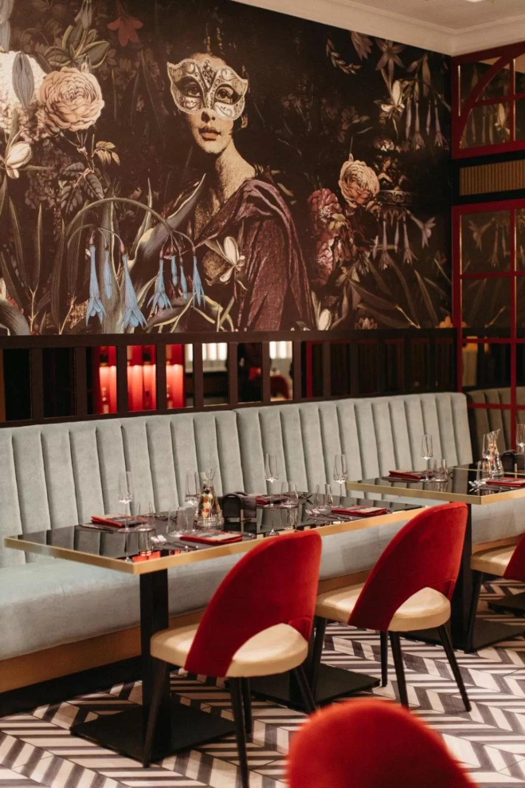 Restaurant/Places to Eat in Hotel Select