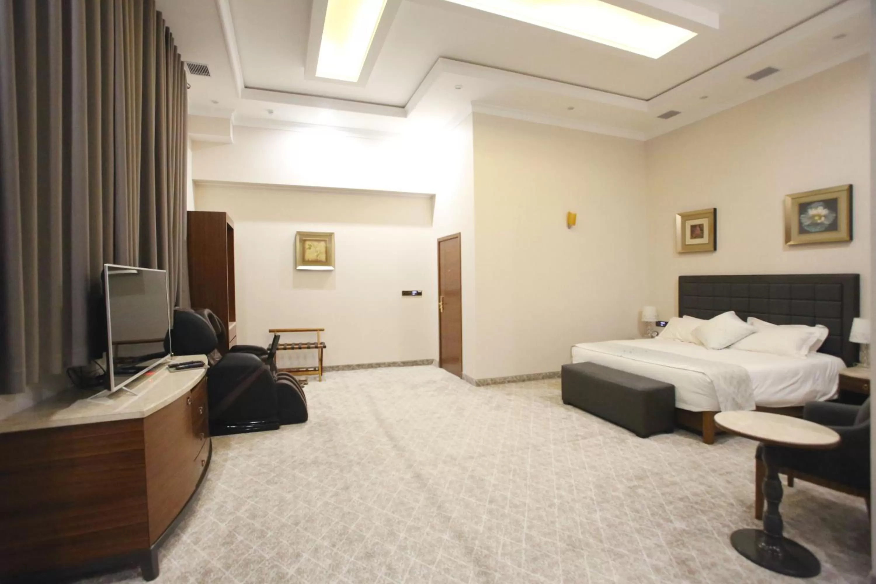 Bed in Parliament Palace Hotel