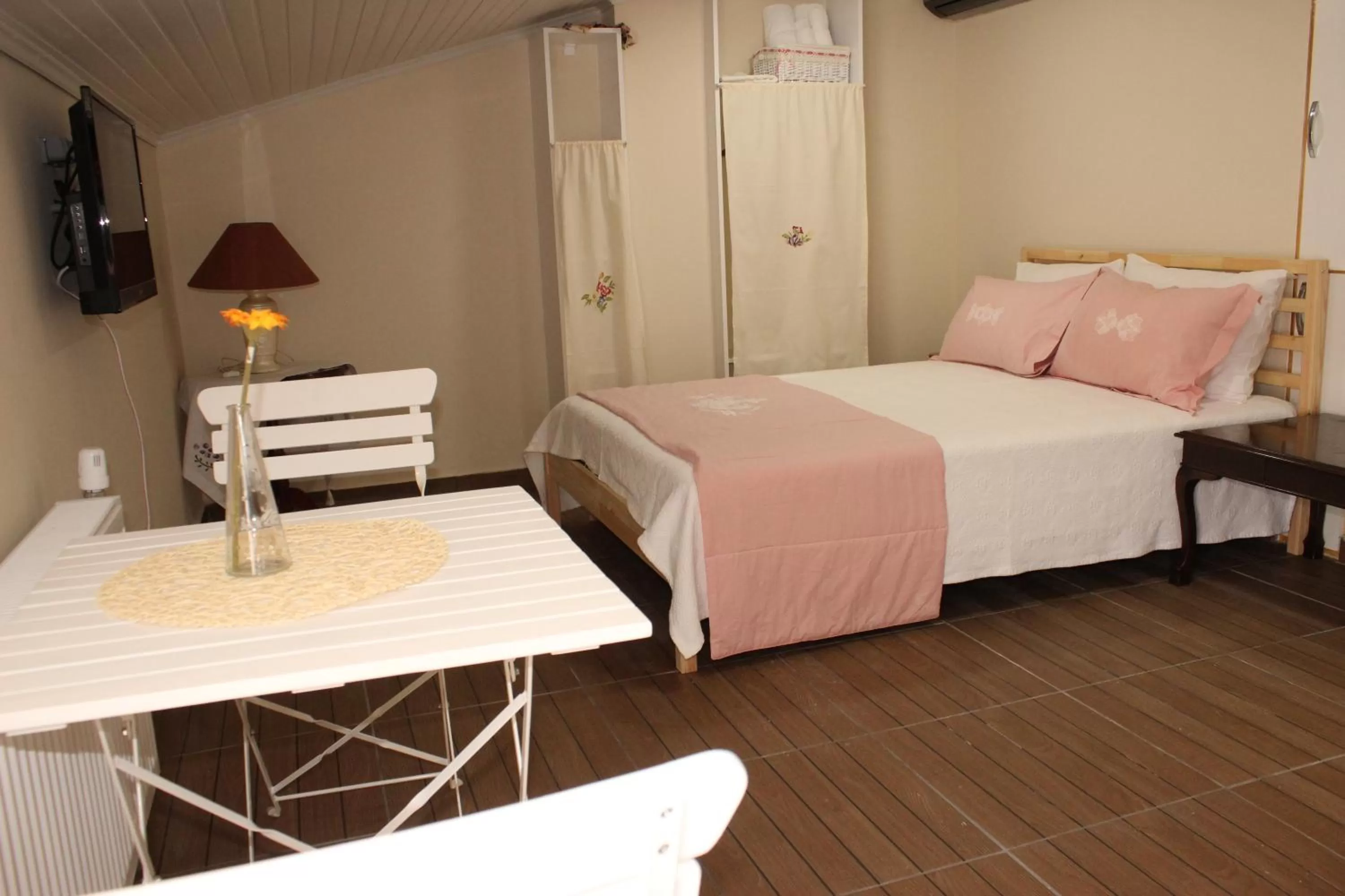 Photo of the whole room, Bed in Ede Apart Otel