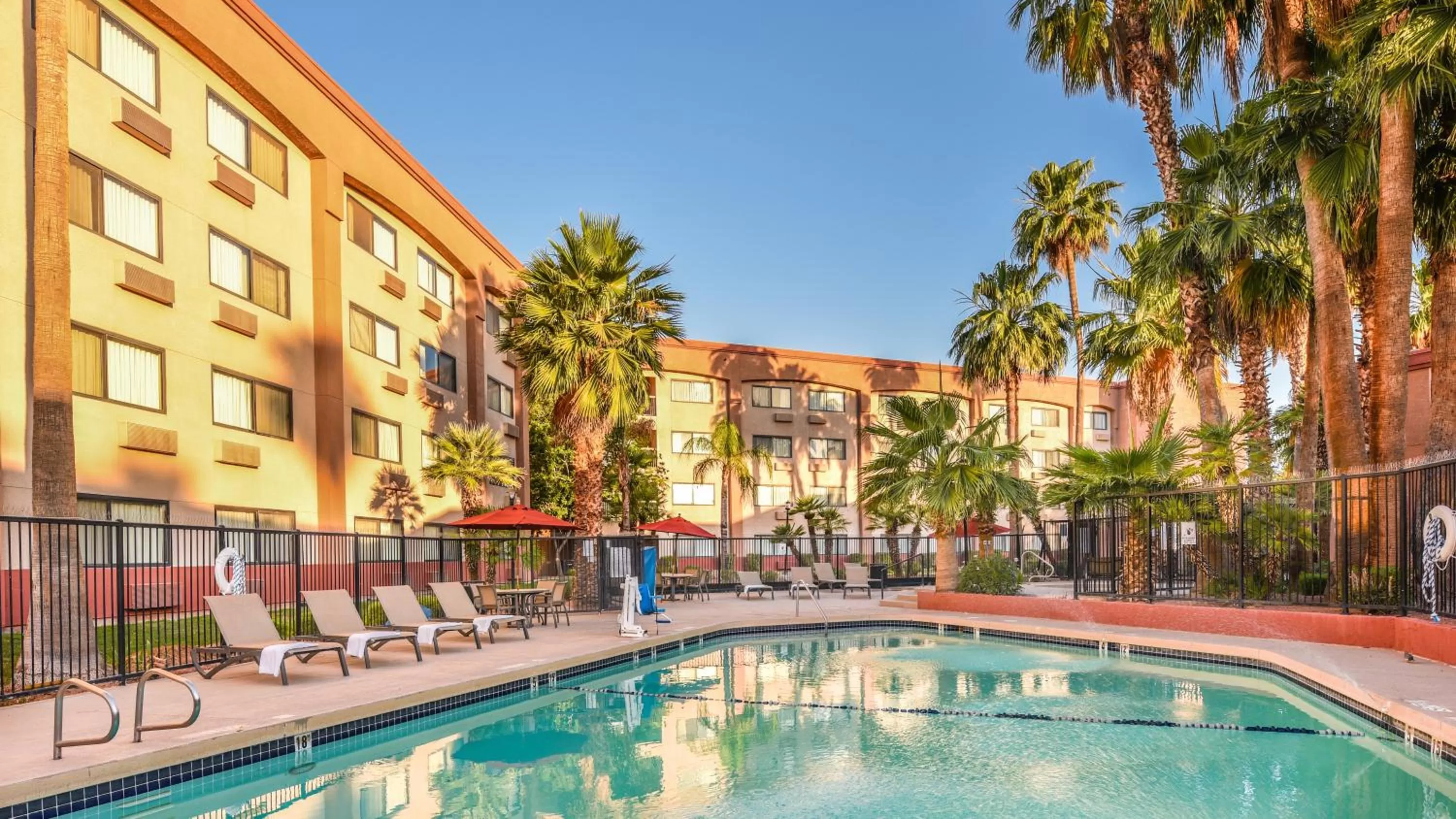 Swimming pool in Radisson Hotel Casa Grande