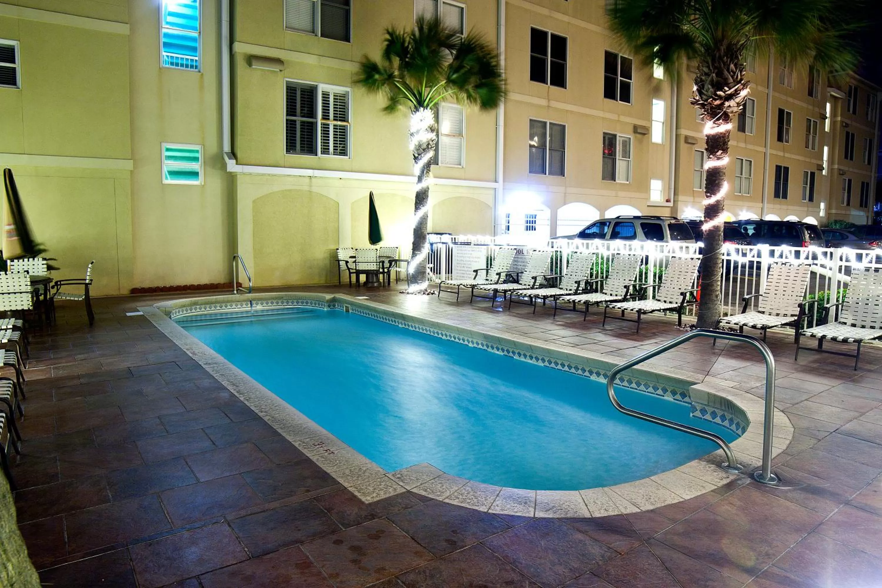Swimming pool in DeSoto Beach Hotel