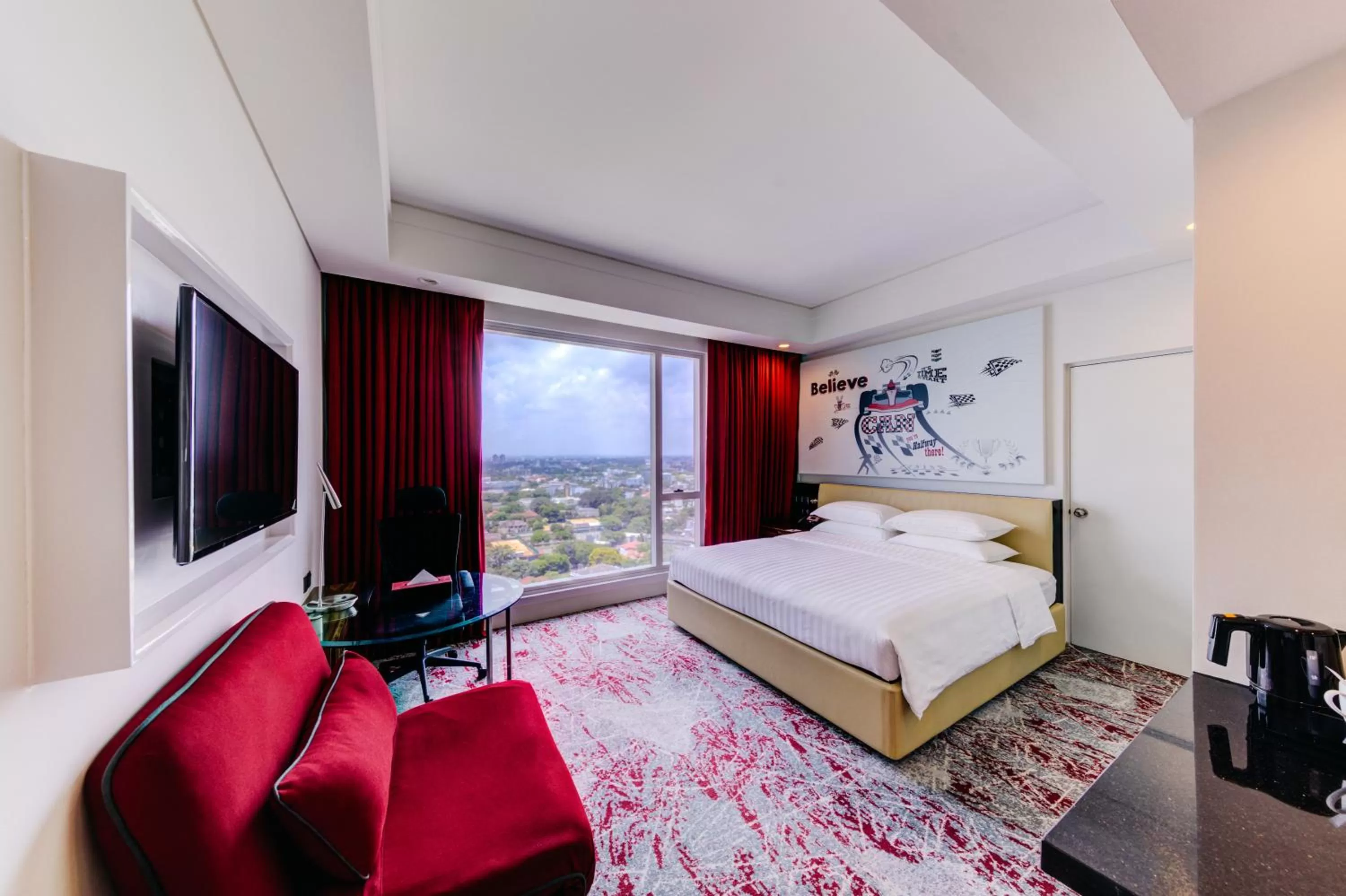 Photo of the whole room, Bed in Cinnamon Red Colombo