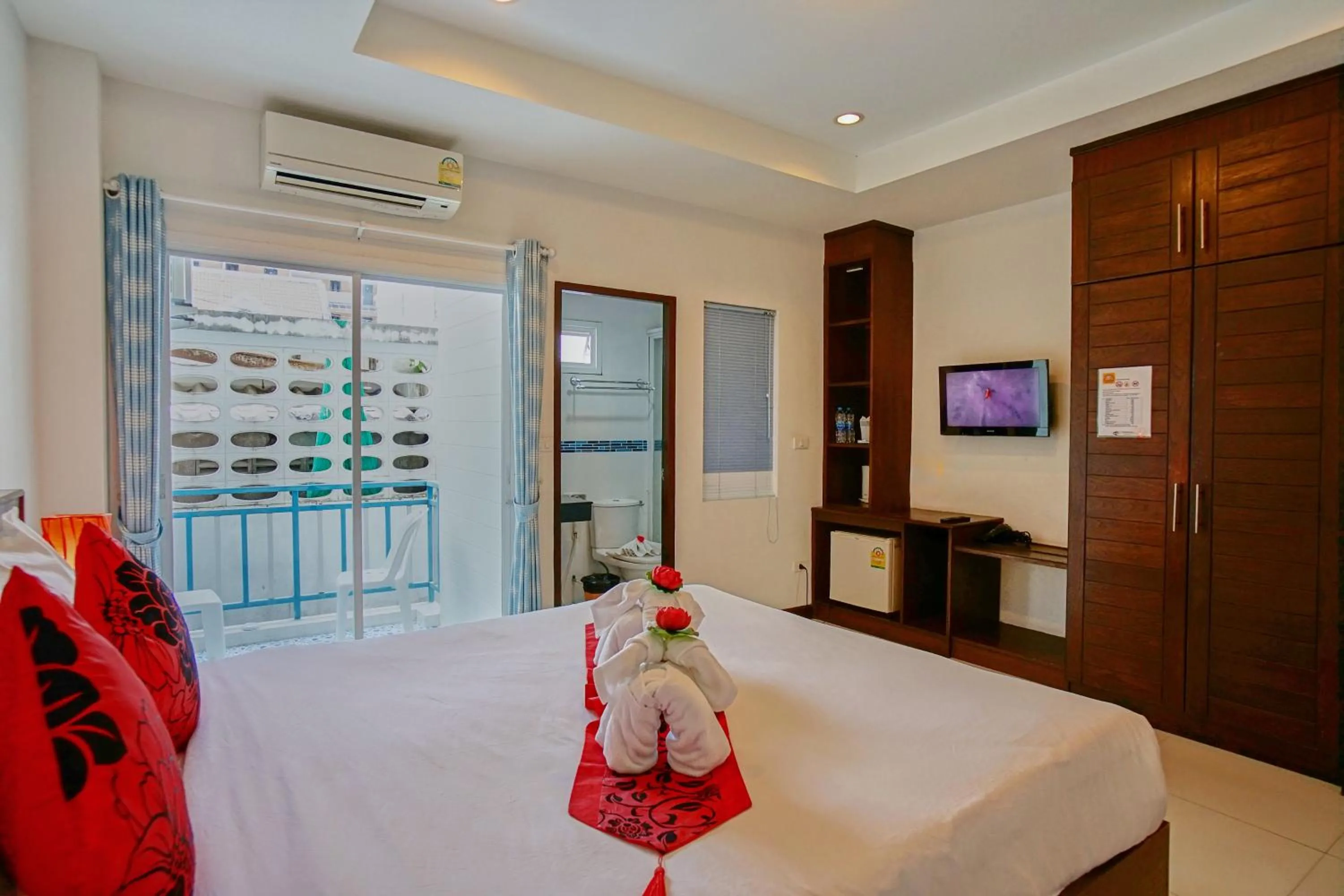 Bed in Ruen Buathong Boutique Hotel Patong Beach