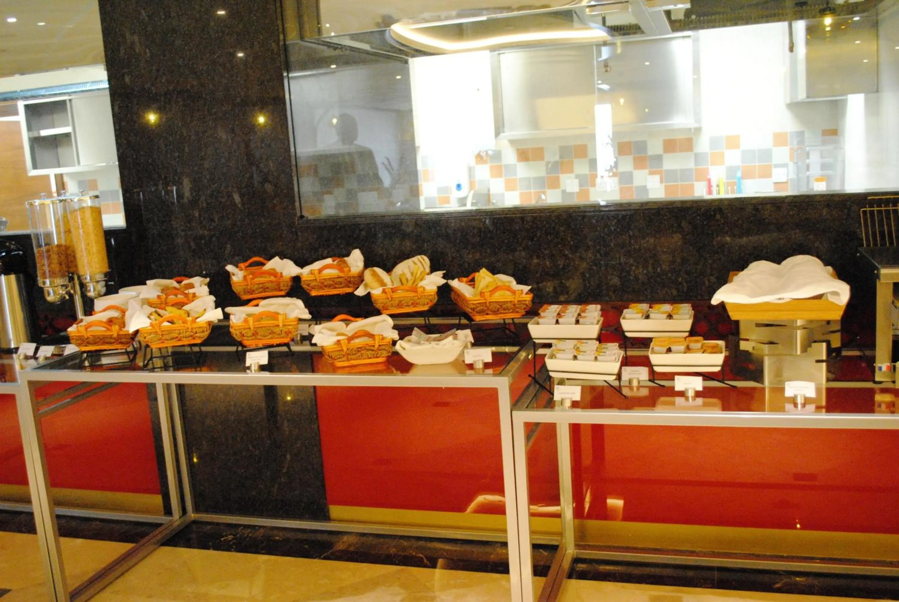 Food in Raviz Center Point Hotel