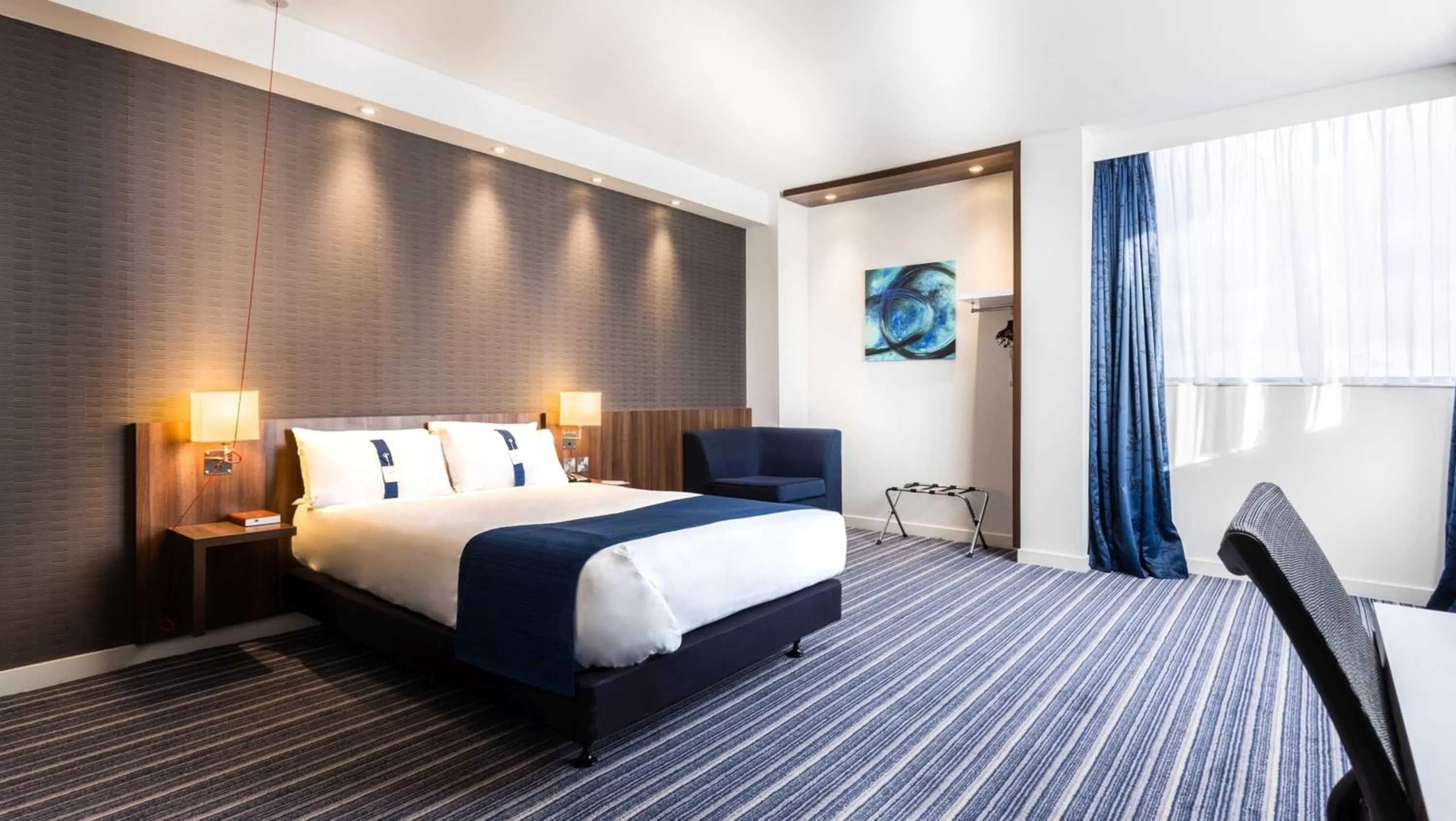 Photo of the whole room, Bed in Holiday Inn Express Wakefield by IHG