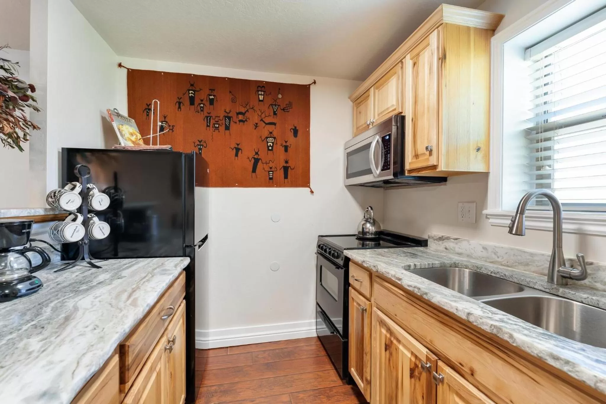 Kitchen or kitchenette in Stone Lizard Lodge