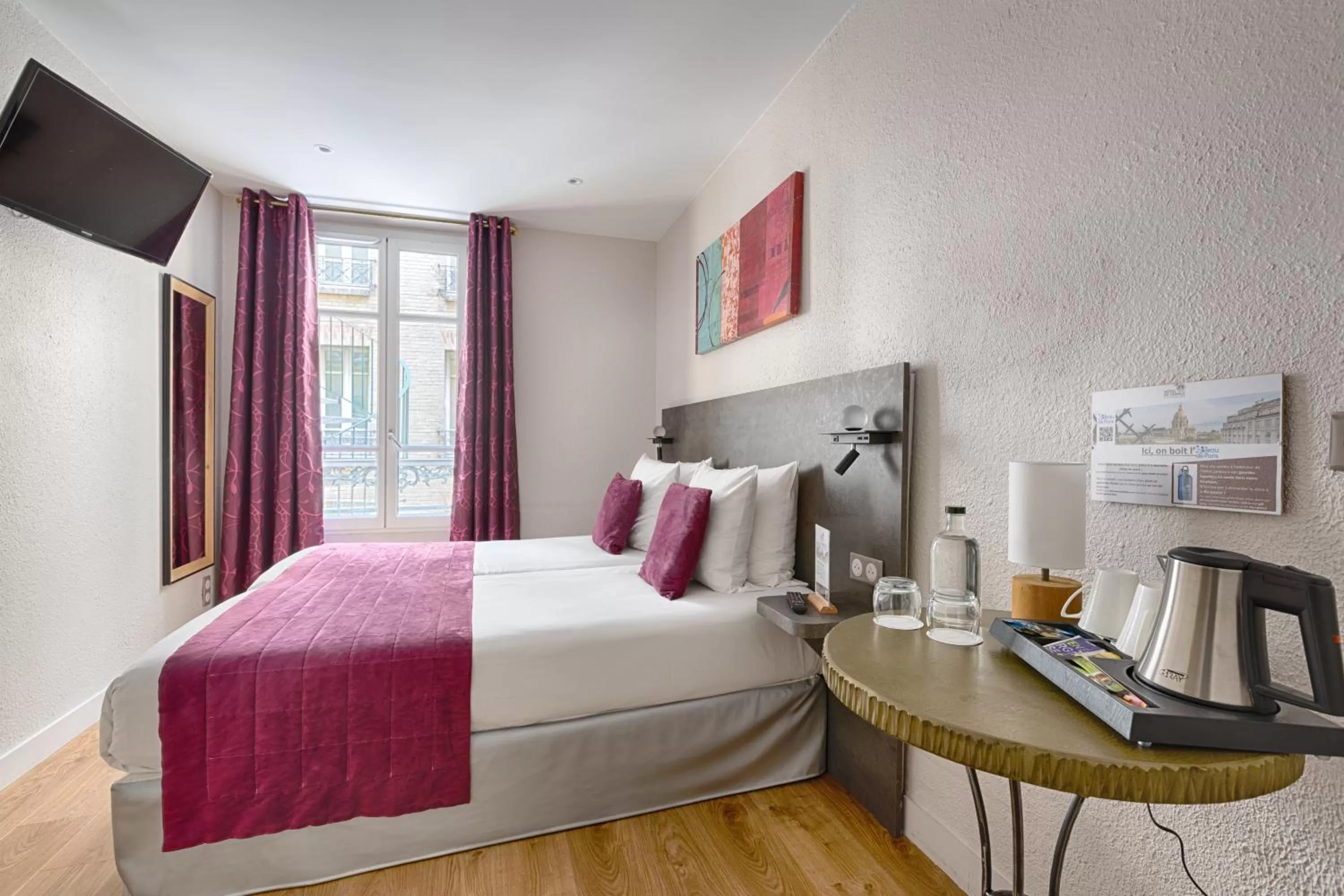 Photo of the whole room, Bed in Hotel de France Invalides