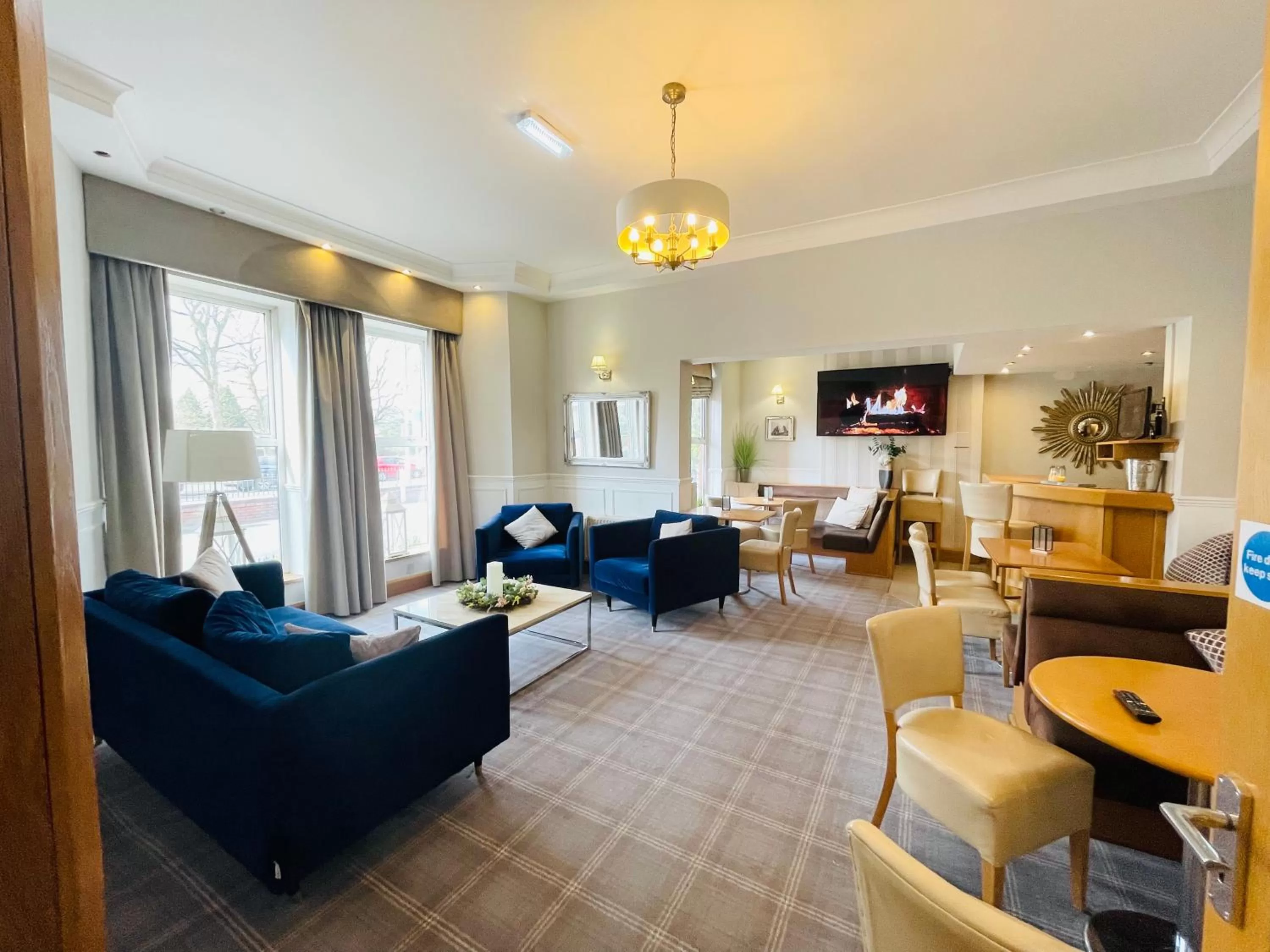 Communal lounge/ TV room in The Westlynne Hotel & Apartments