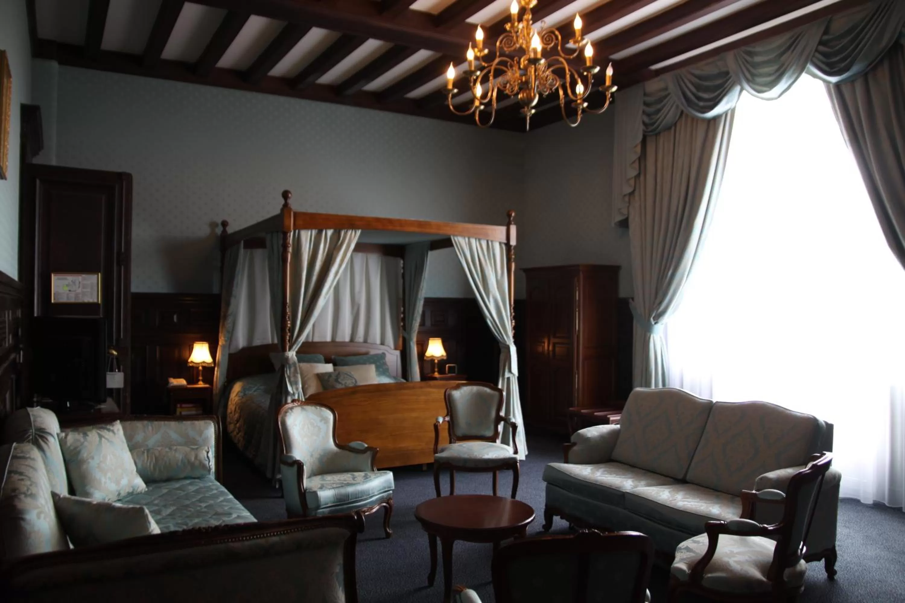 Photo of the whole room in Château Des Bondons EI