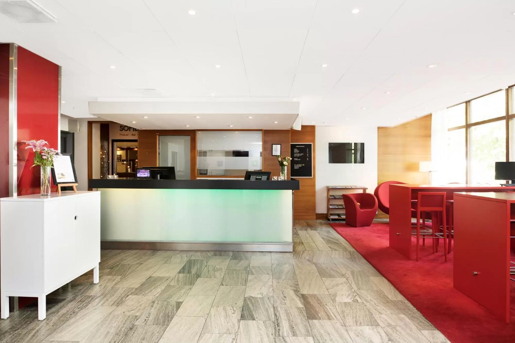 Lobby or reception in ProfilHotels Savoy