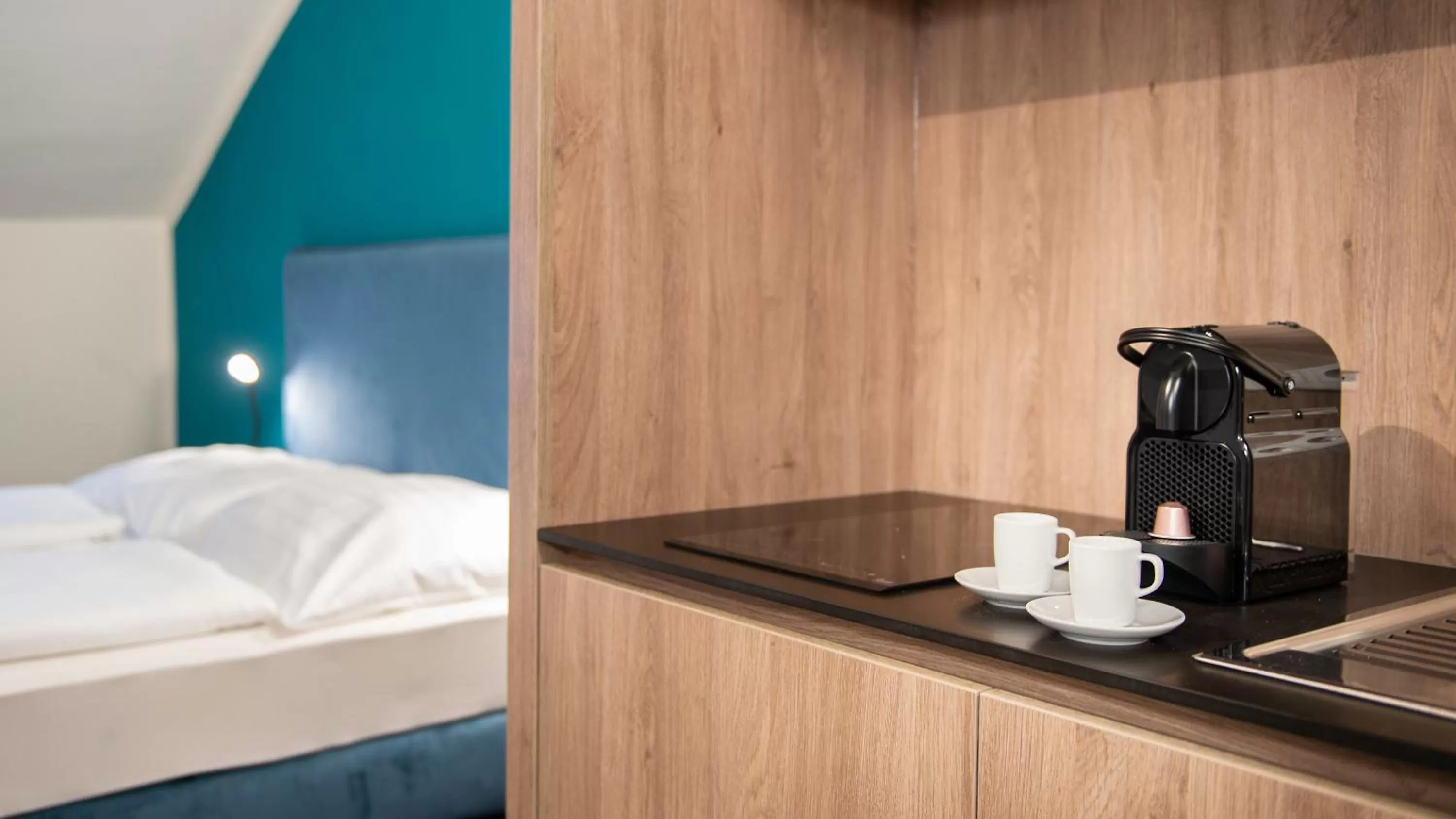 Coffee/tea facilities, Bed in Blackhome Innsbruck Boutique I contactless check-in