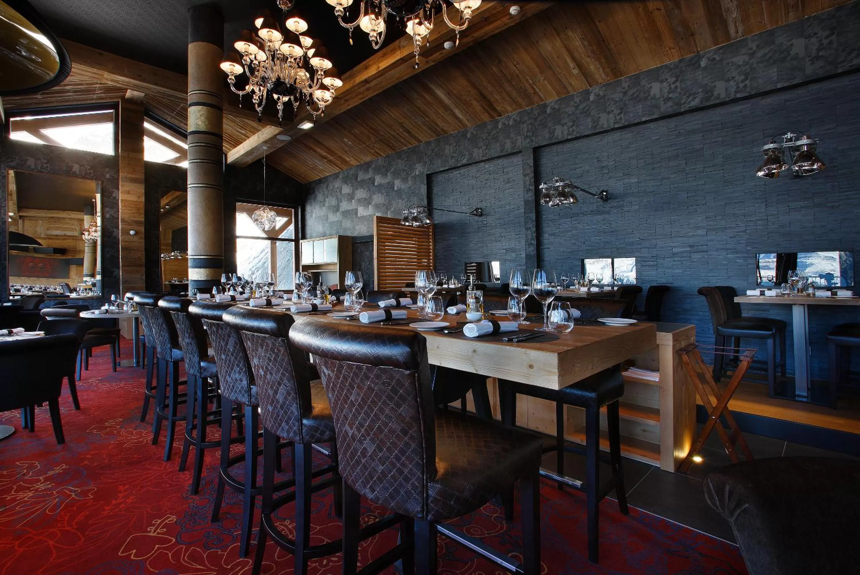 Restaurant/places to eat in Hôtel Koh-I Nor by Les Etincelles