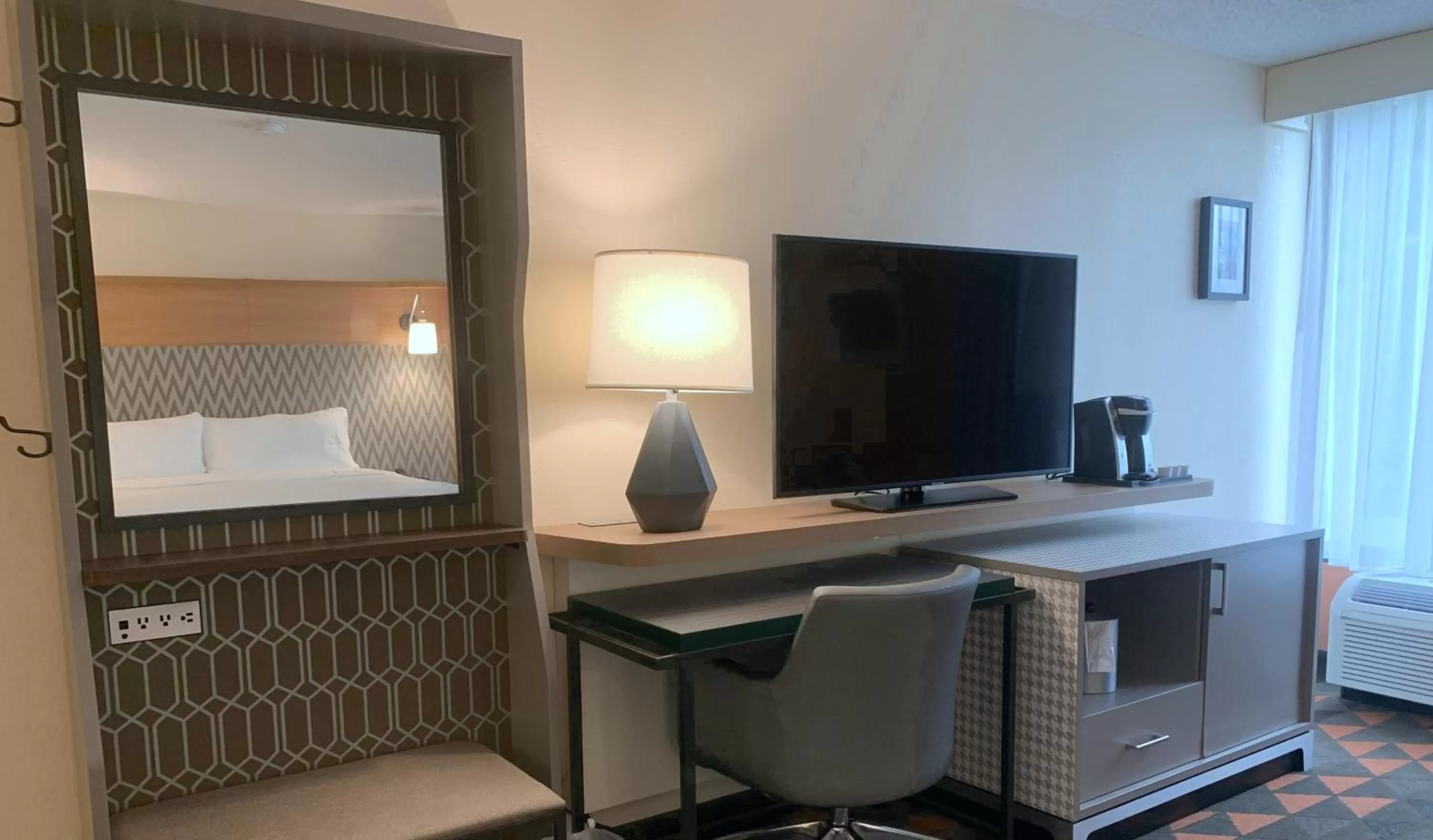 Photo of the whole room in Holiday Inn Asheville - Biltmore West by IHG