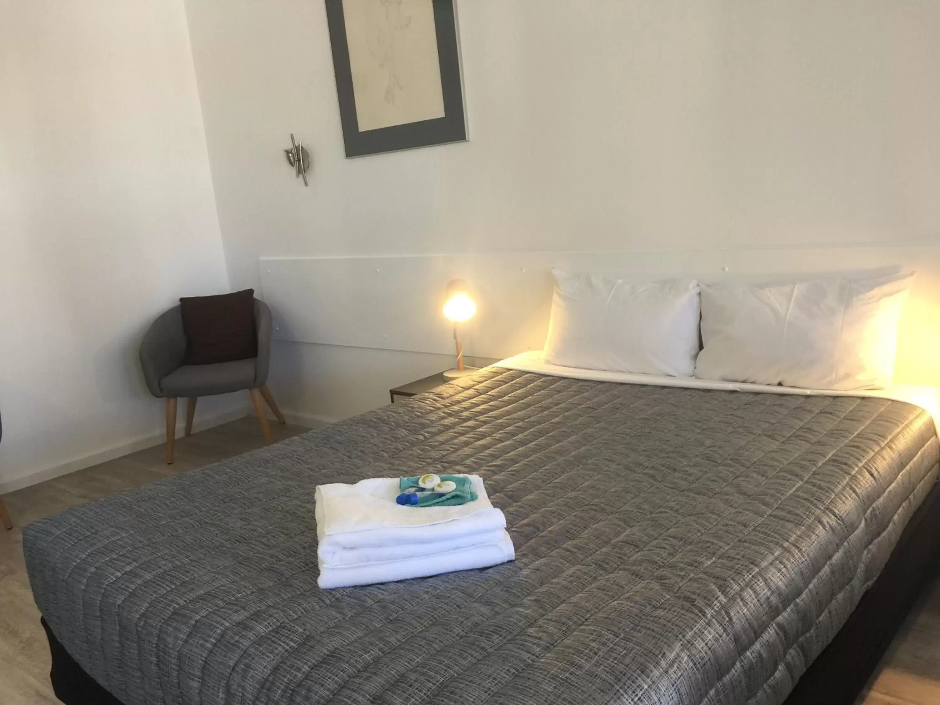 Standard Queen Room in Shady Rest Motel Standard Queen Room in Shady Rest Motel