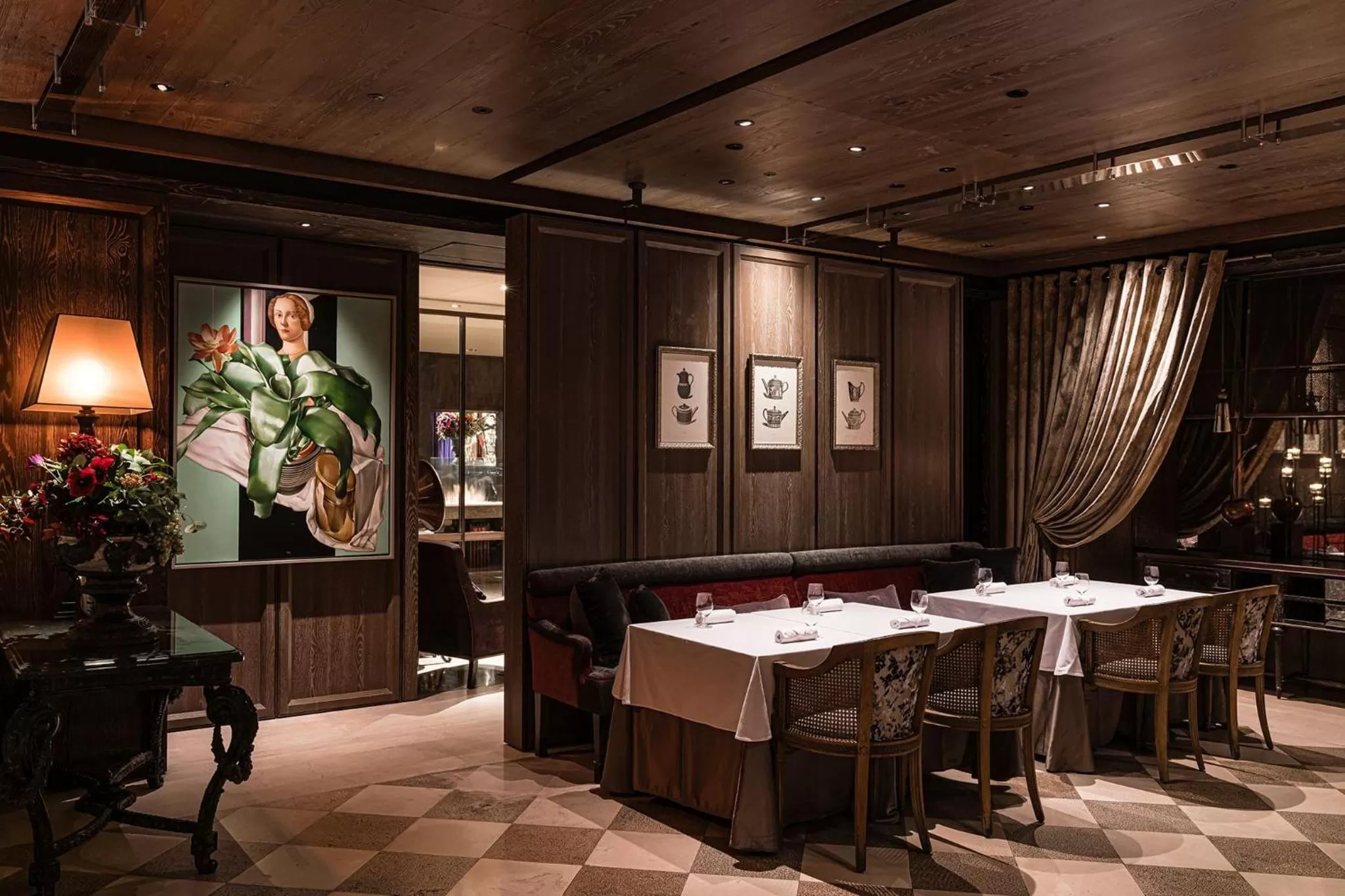 Restaurant/places to eat in Palais de Chine Hotel