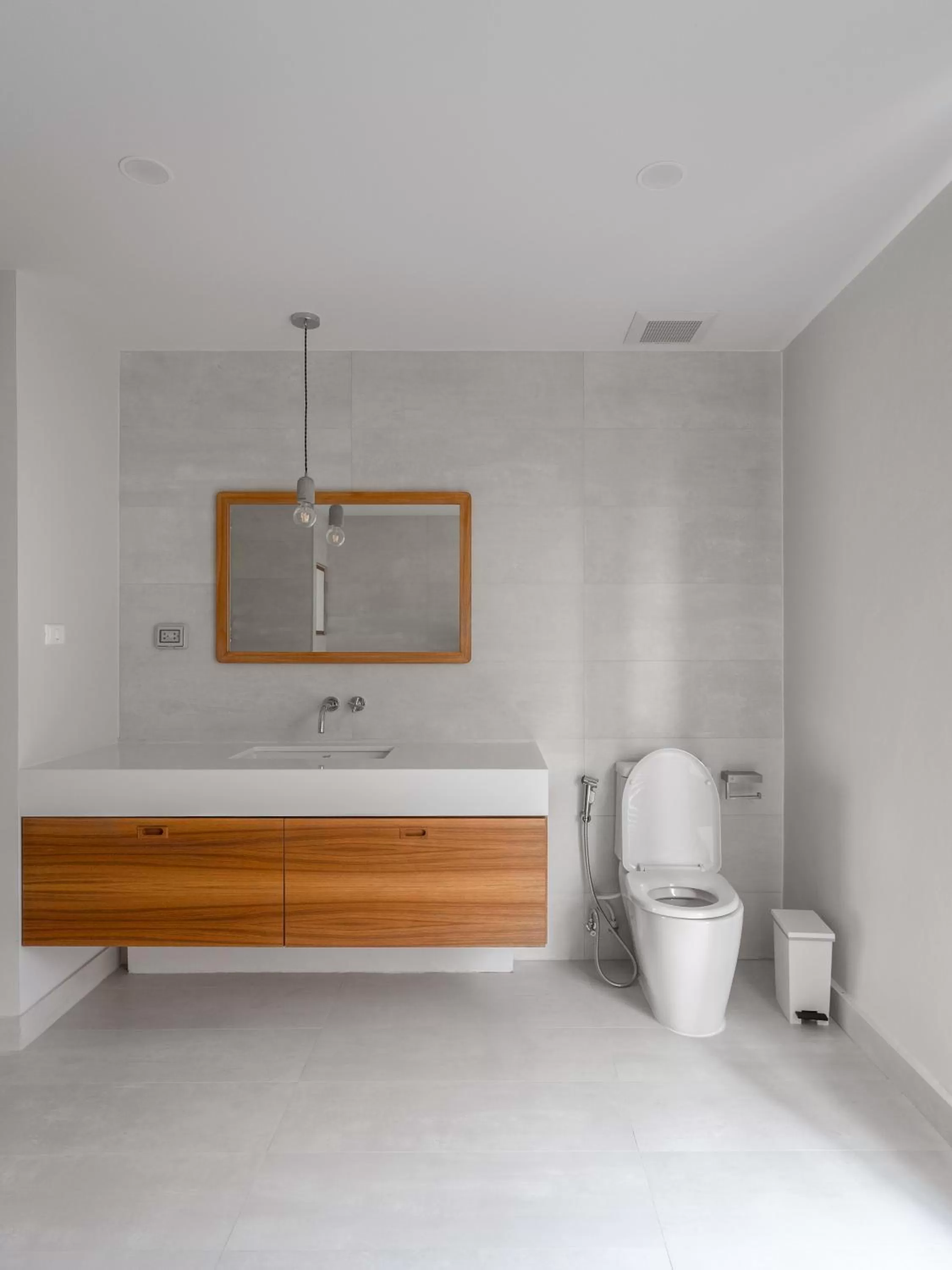 Toilet in The Earth Hotel