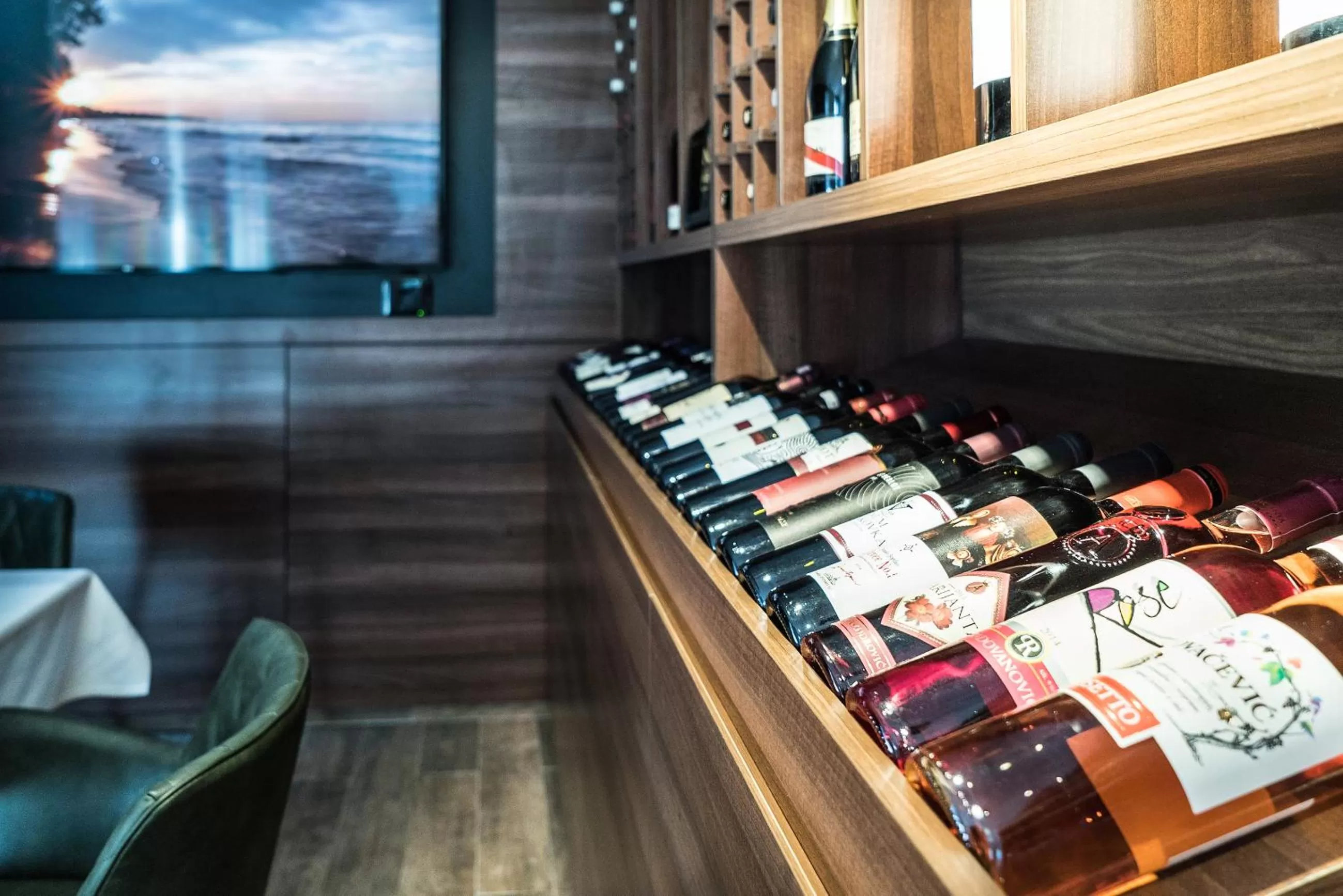 Restaurant/places to eat in Best Western Premier Natalija Residence