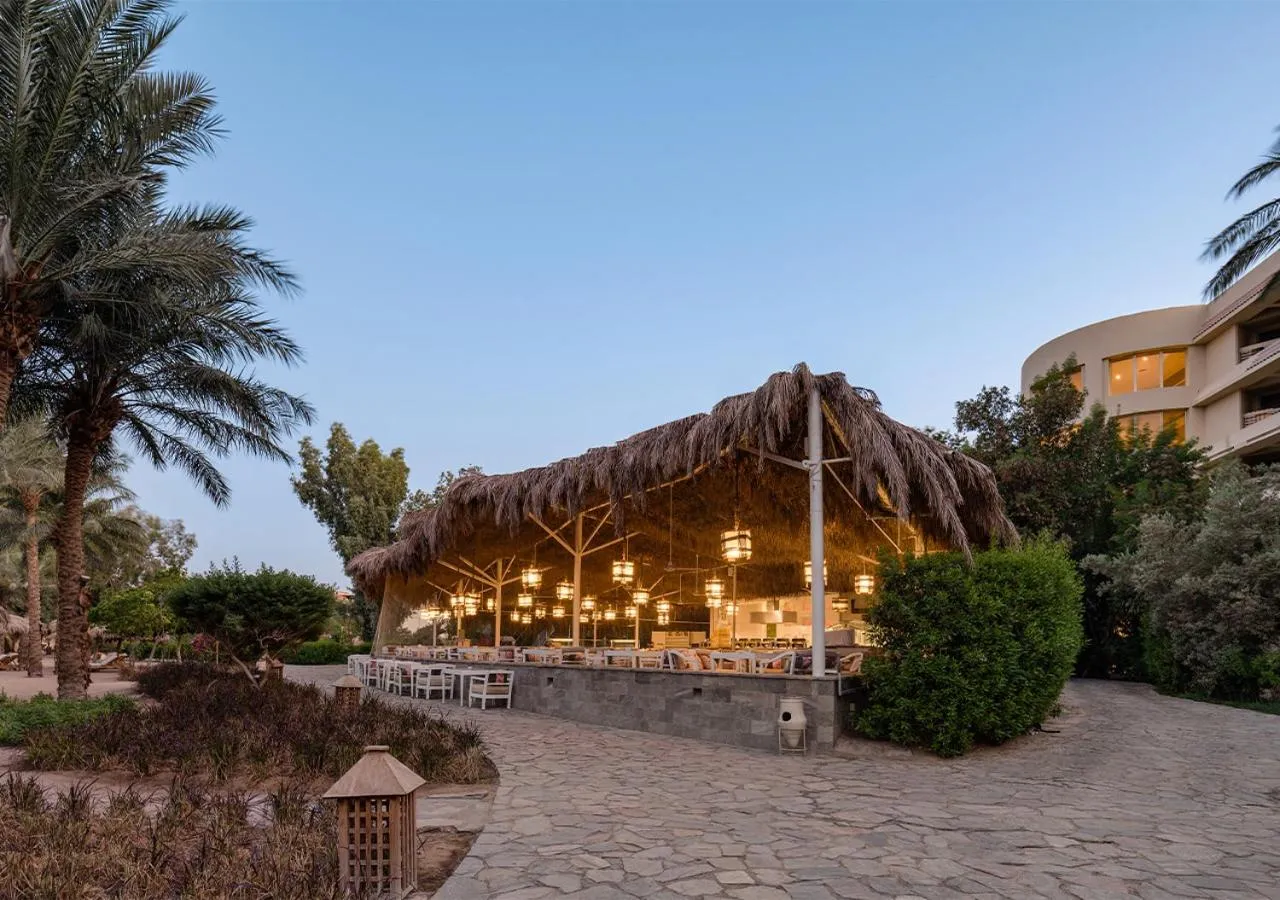 Restaurant/places to eat in Sindbad Club