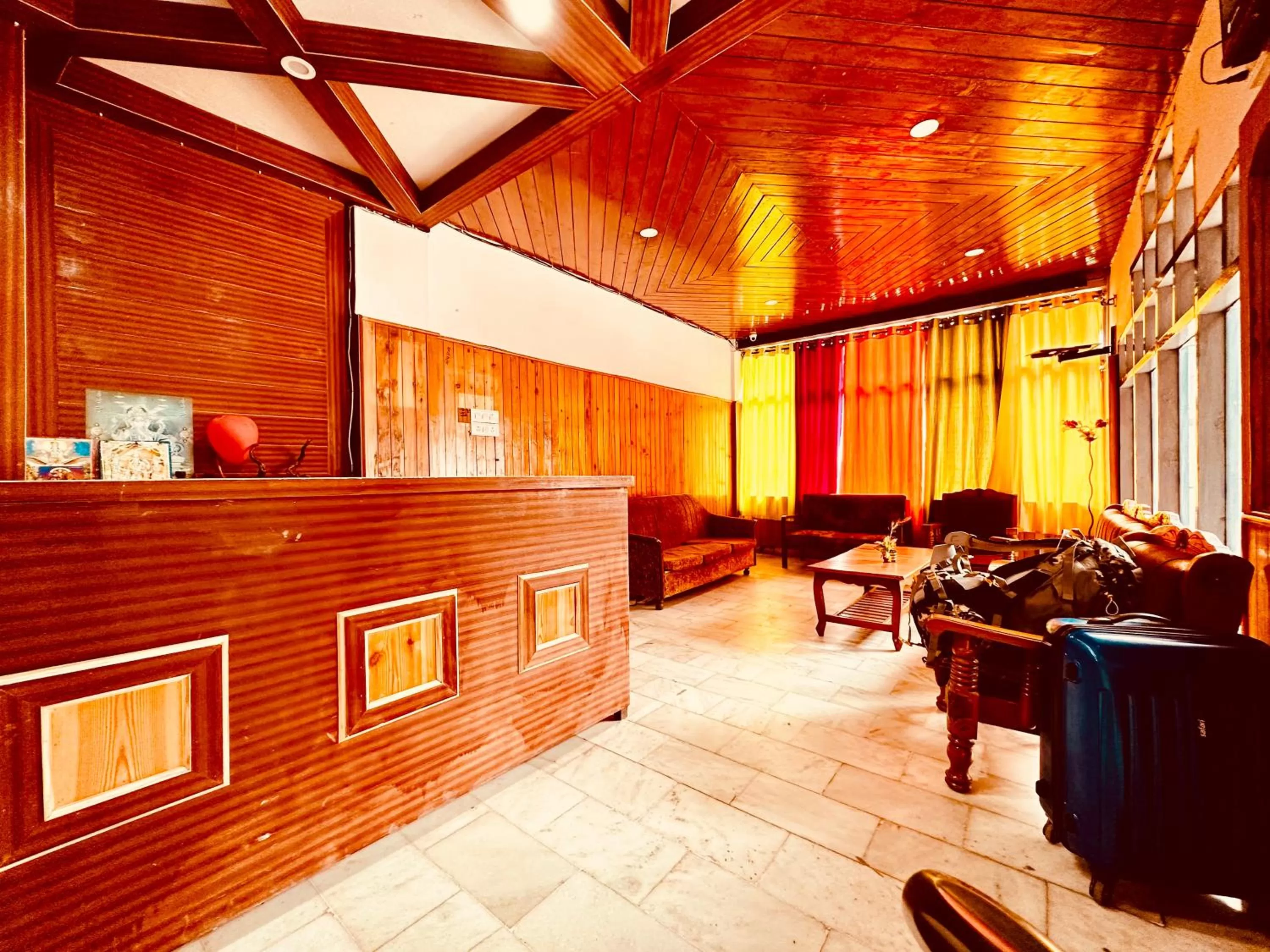 Living room, Lobby/Reception in Hotel D Kanchan Manali