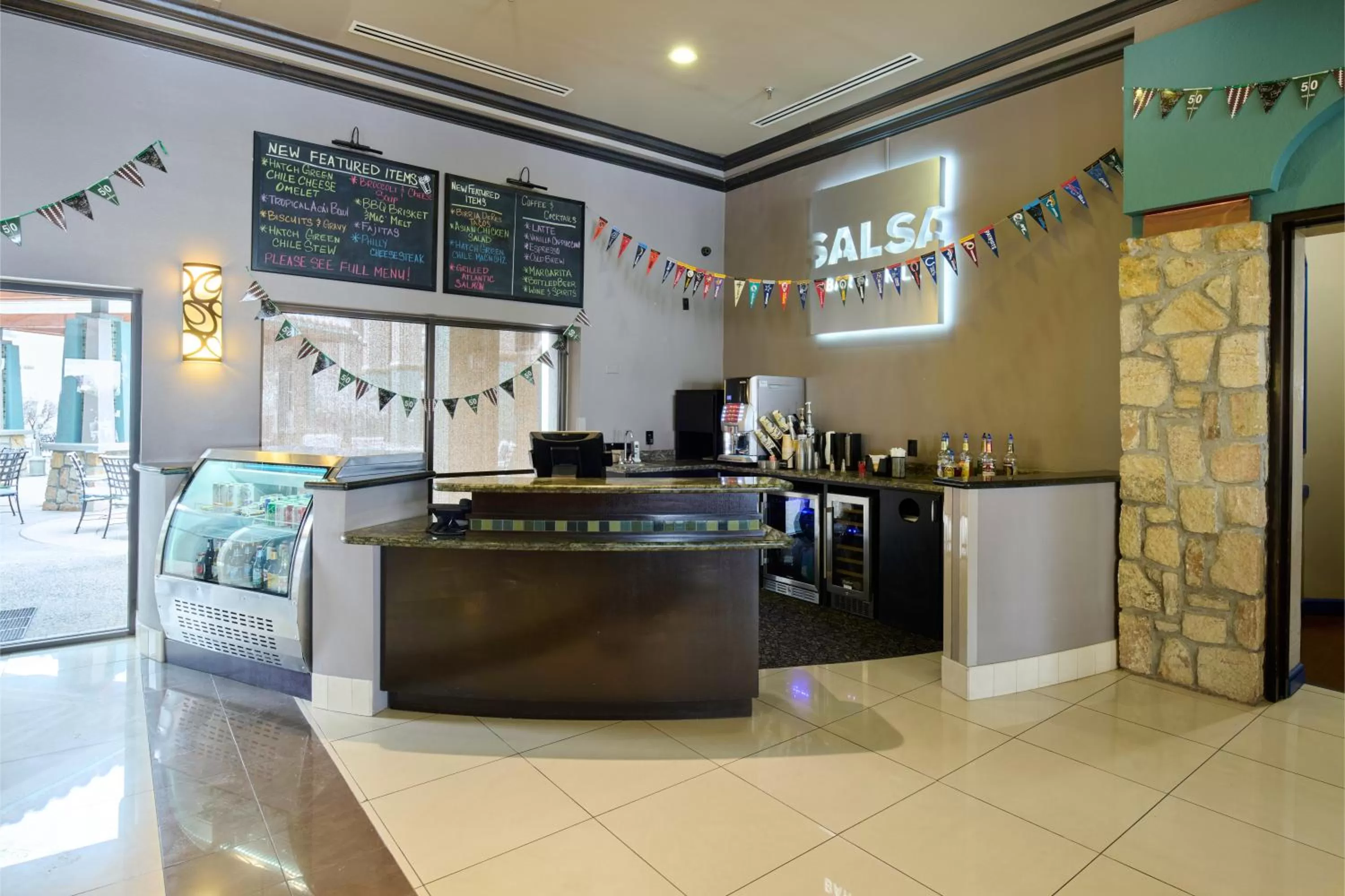 Restaurant/places to eat in Wyndham El Paso Airport and Water Park