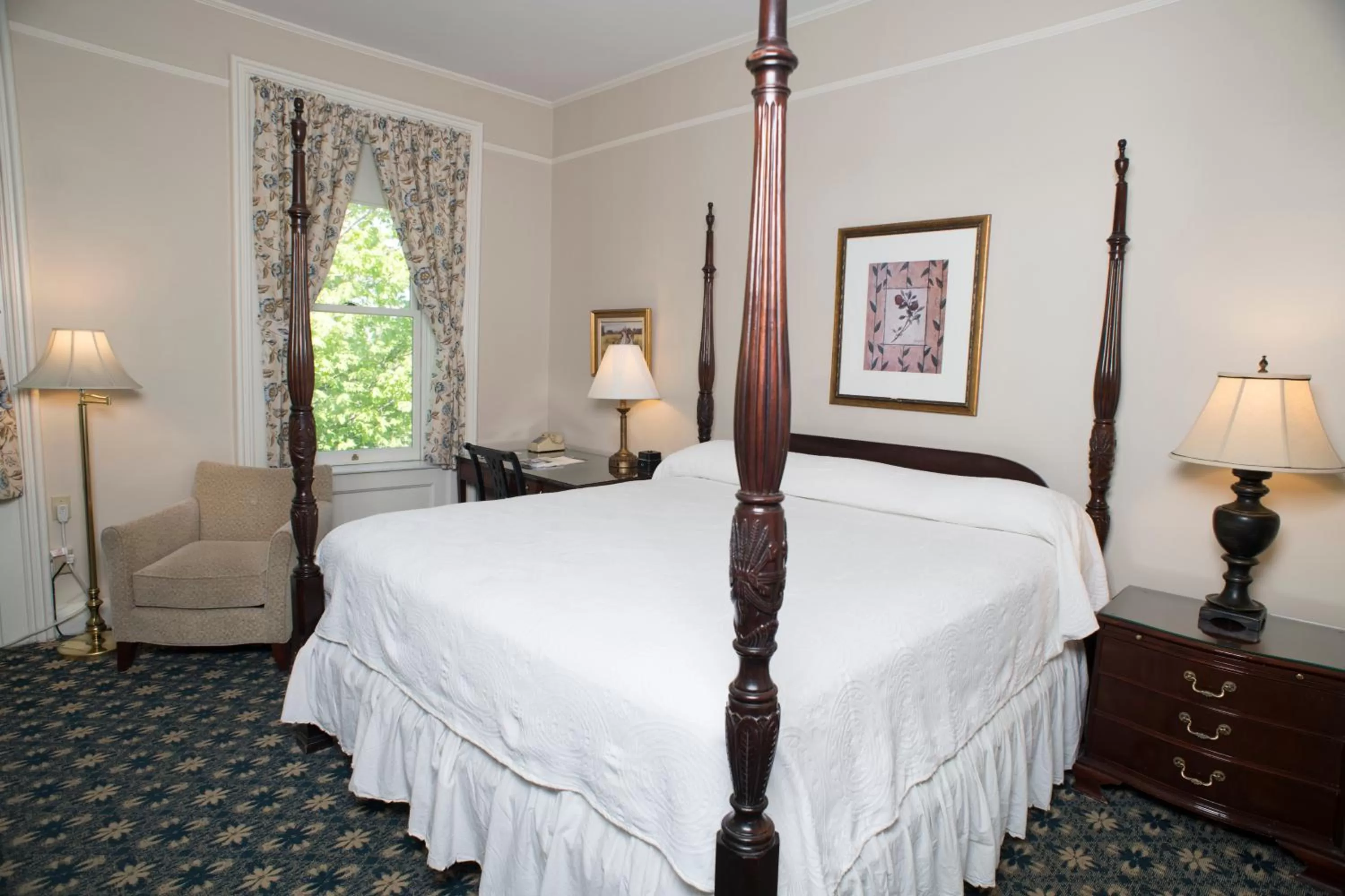 Bed in Middlebury Inn