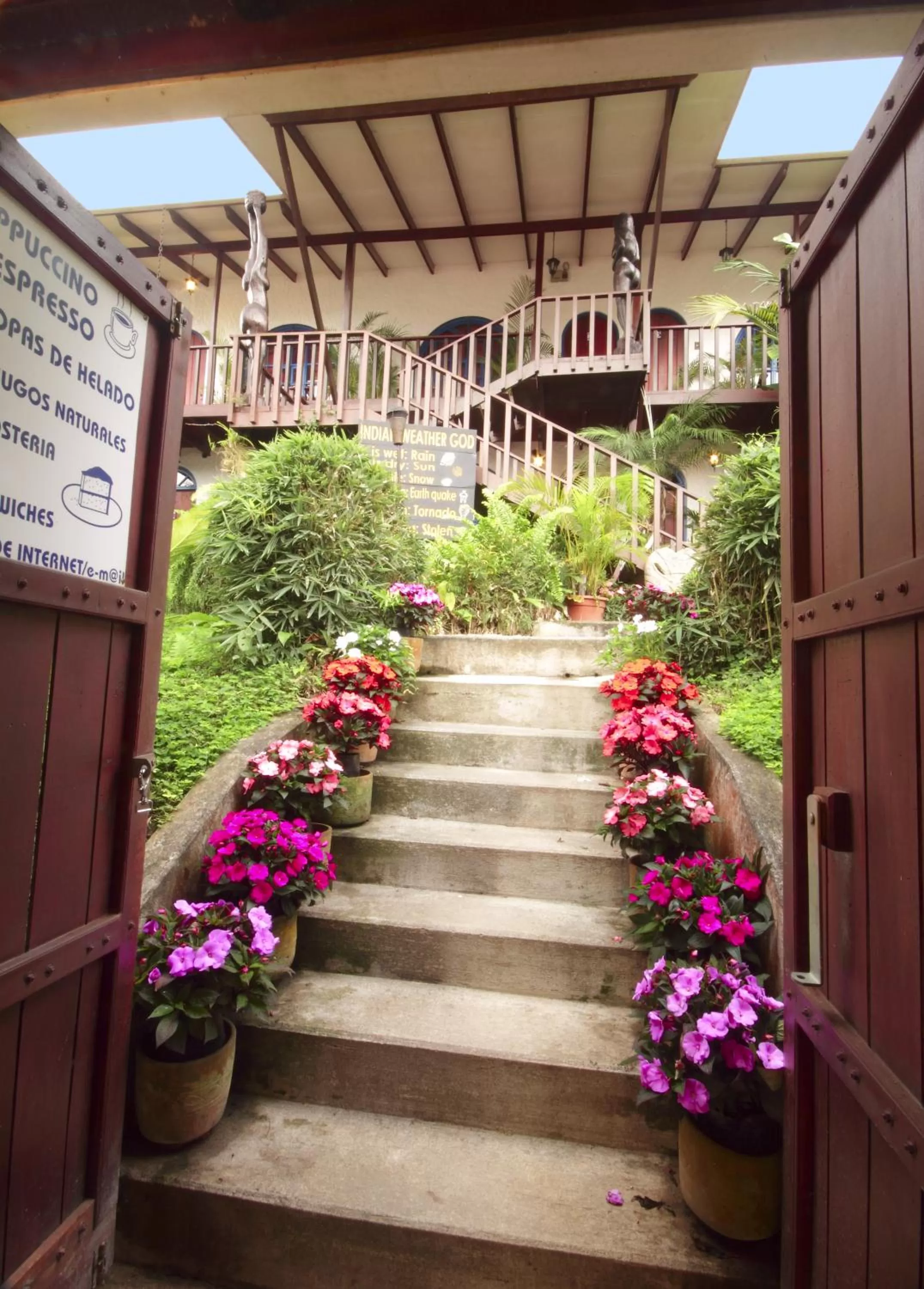 Garden in Orosi Lodge
