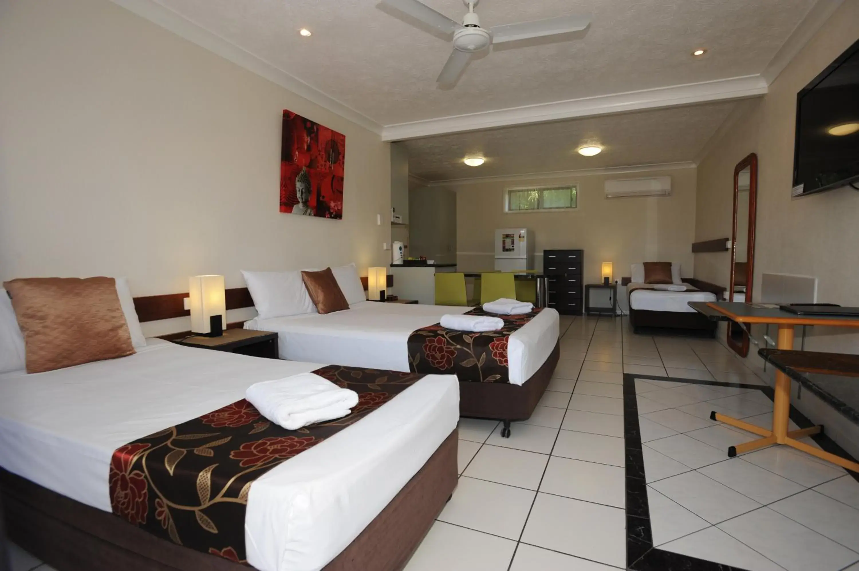 Pet Friendly Standard Family Room with Kitchenette in Shoredrive Motel Pet Friendly Standard Family Room with Kitchenette in Shoredrive Motel